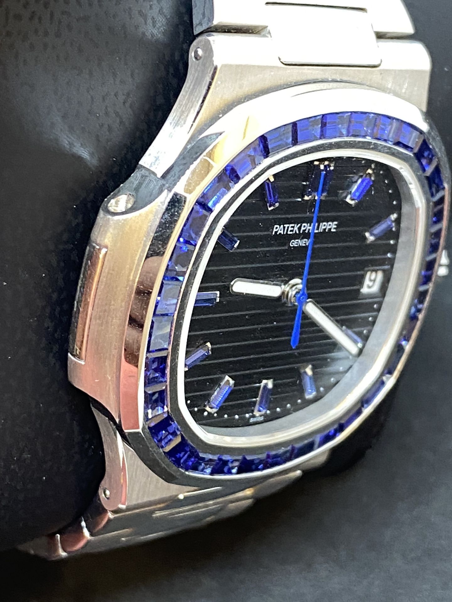 18ct WHITE GOLD WATCH MARKED PATEK PHILIPPE SET WITH BLUE SAPPHIRES - Image 10 of 19