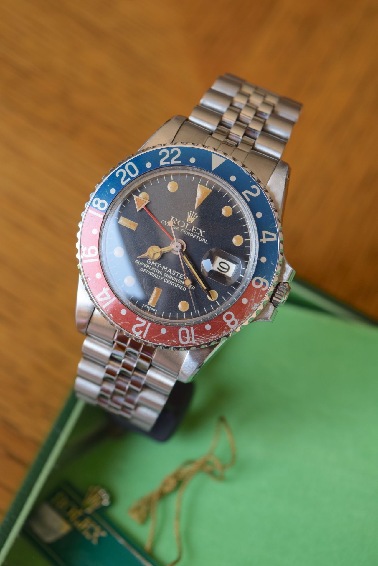 *Vintage* VERY RARE 1968 Rolex GMT Master Pepsi Ref. 1675 'Red Back, Fat Serif' - Image 4 of 30