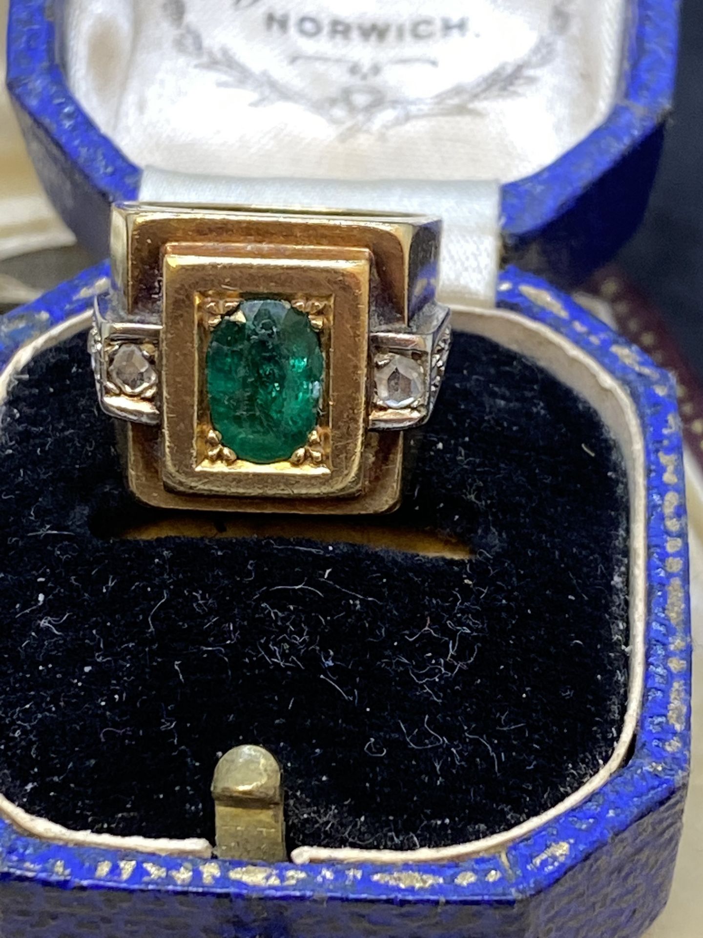 ANTIQUE FRENCH EMERALD & DIAMOND RING - TESTED AS 18ct GOLD - Image 3 of 4