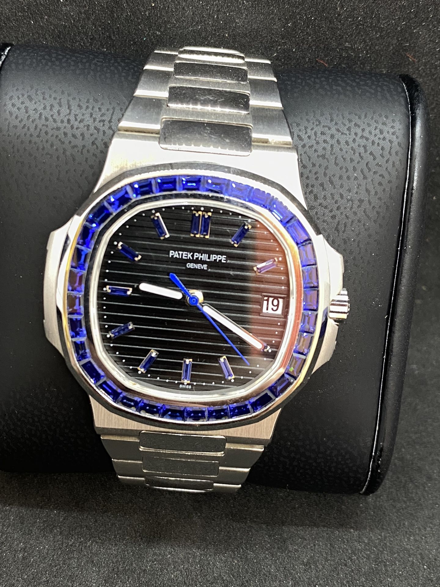 18ct WHITE GOLD WATCH MARKED PATEK PHILIPPE SET WITH BLUE SAPPHIRES - Image 2 of 19