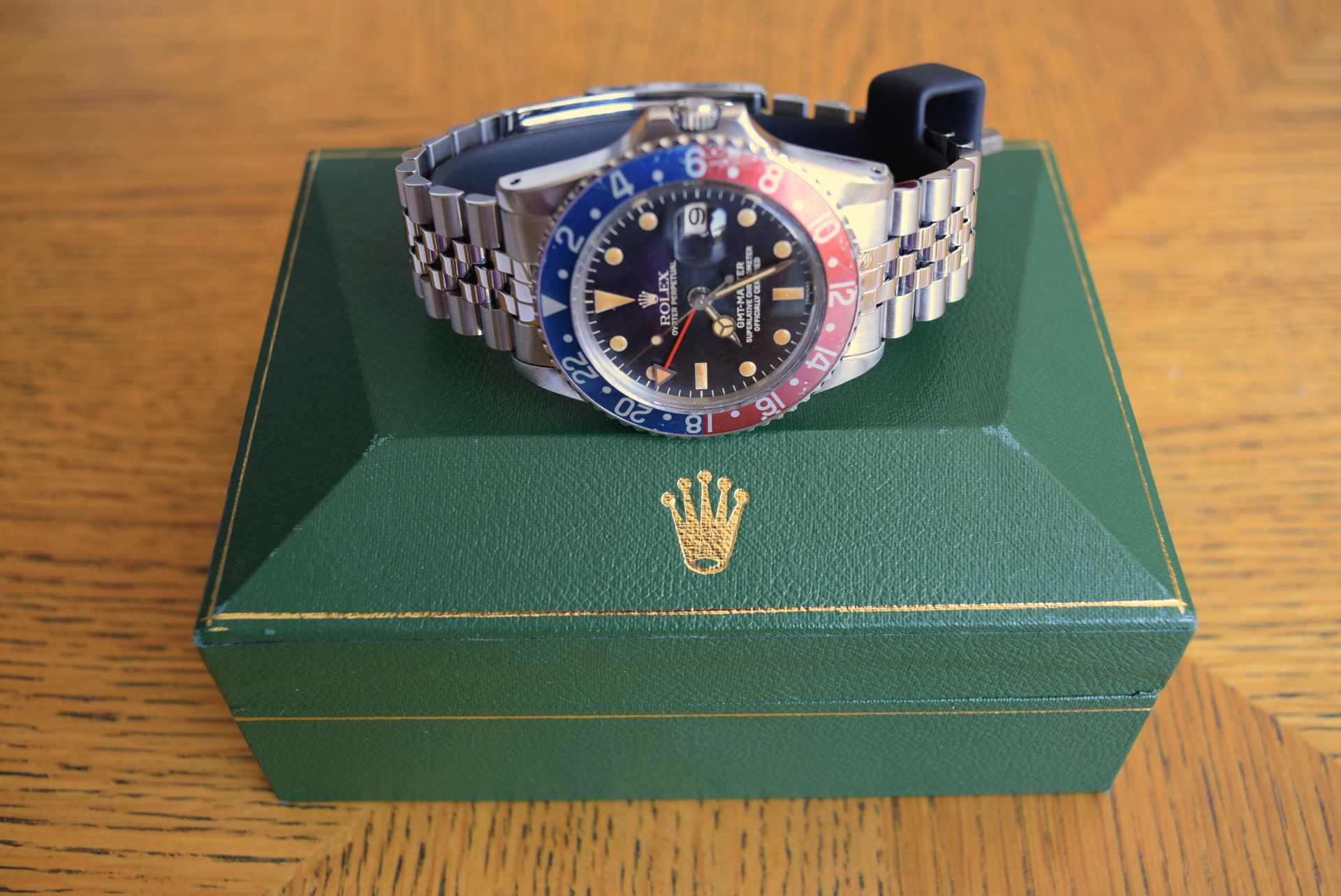 *Vintage* VERY RARE 1968 Rolex GMT Master Pepsi Ref. 1675 'Red Back, Fat Serif' - Image 9 of 30