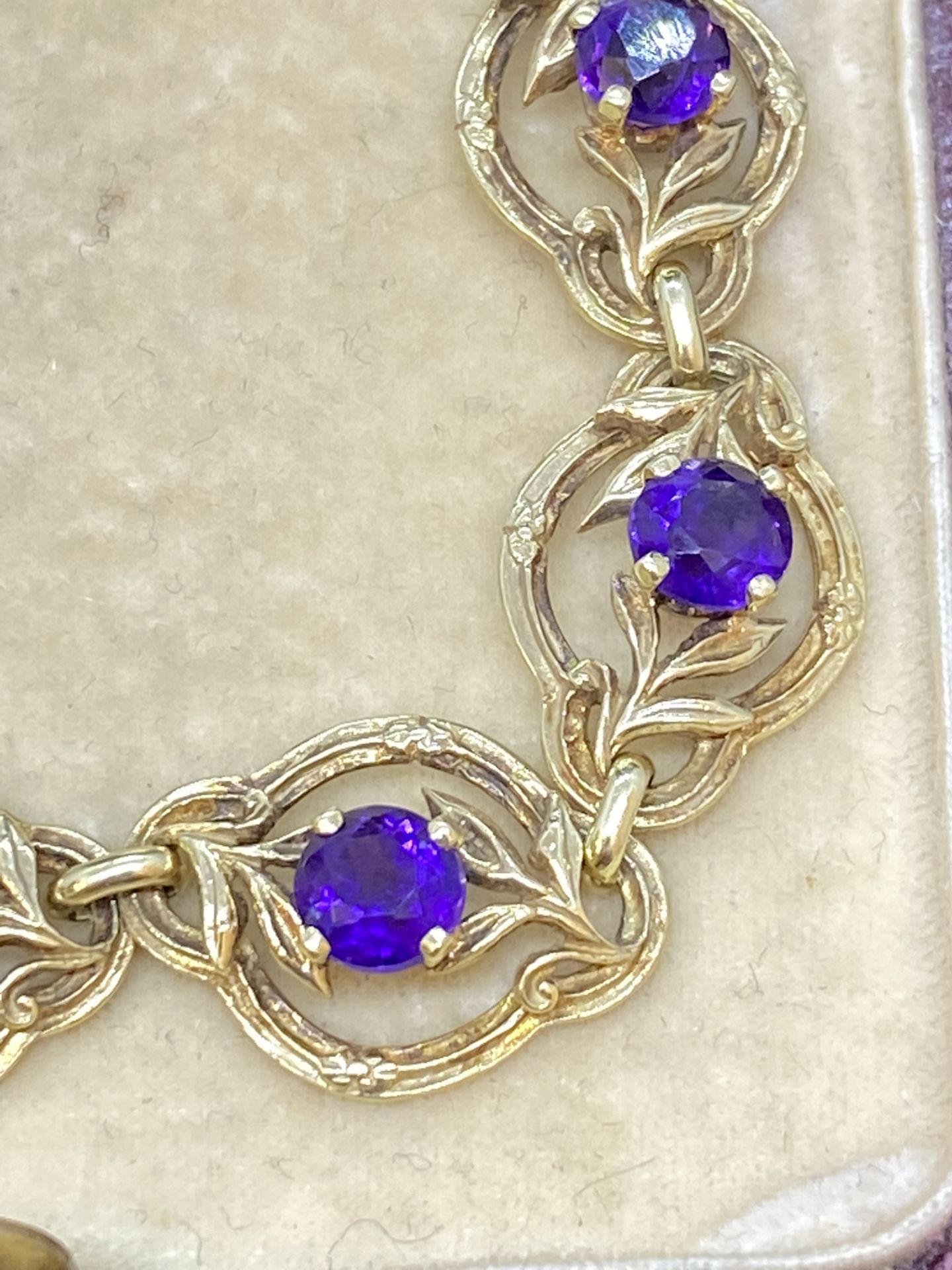 VINTAGE 14k GOLD VIBRANT AMETHYST SET BRACELET - 14 GRAMS - Image 2 of 4