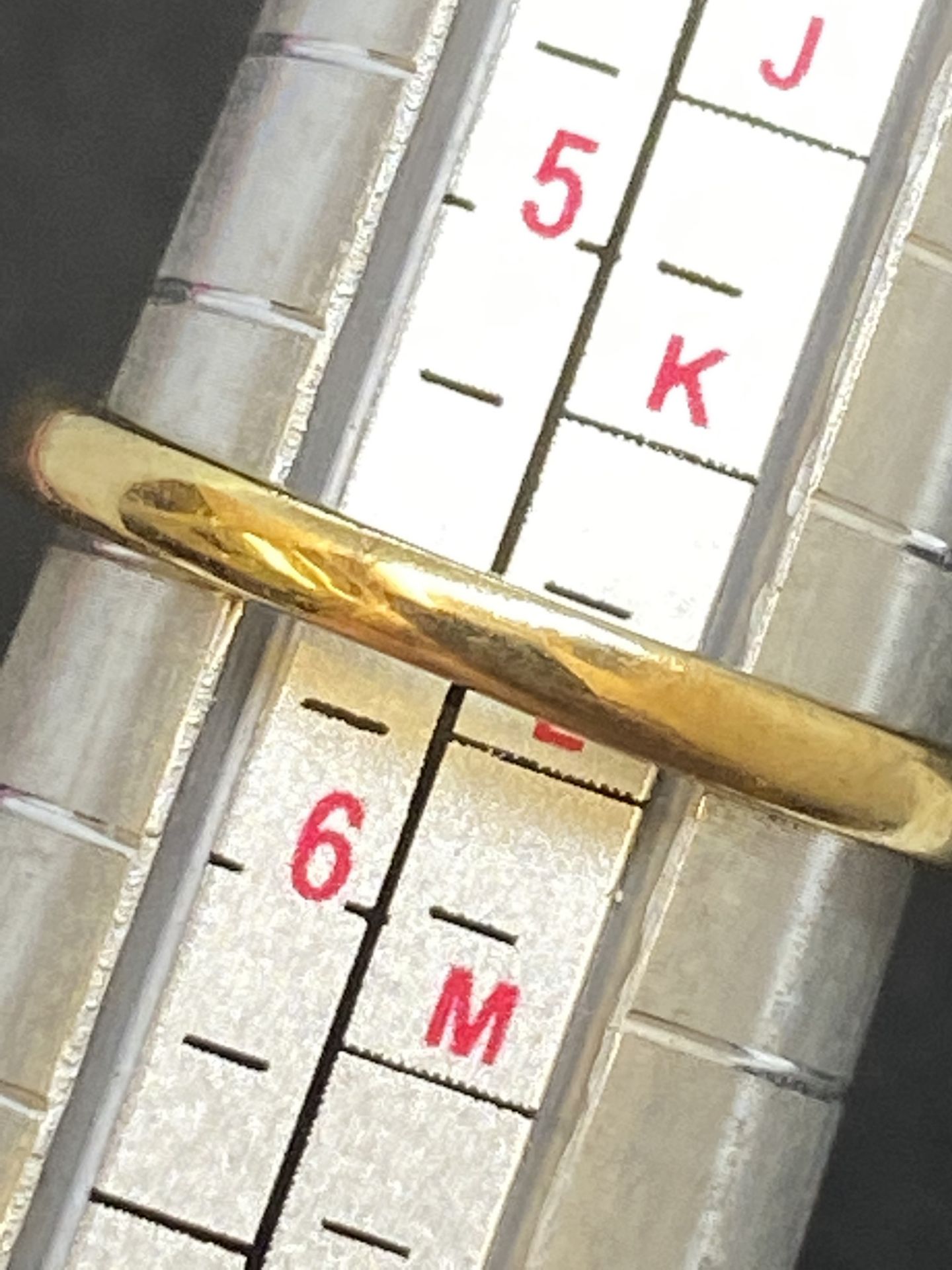 9ct GOLD EMERALD & DIAMOND RING - Image 6 of 8