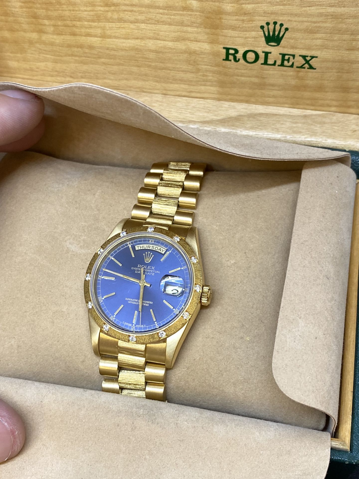 GENTS 18ct GOLD ROLEX DAY DATE WATCH SET WITH DIAMOND - BOXED - Image 12 of 21