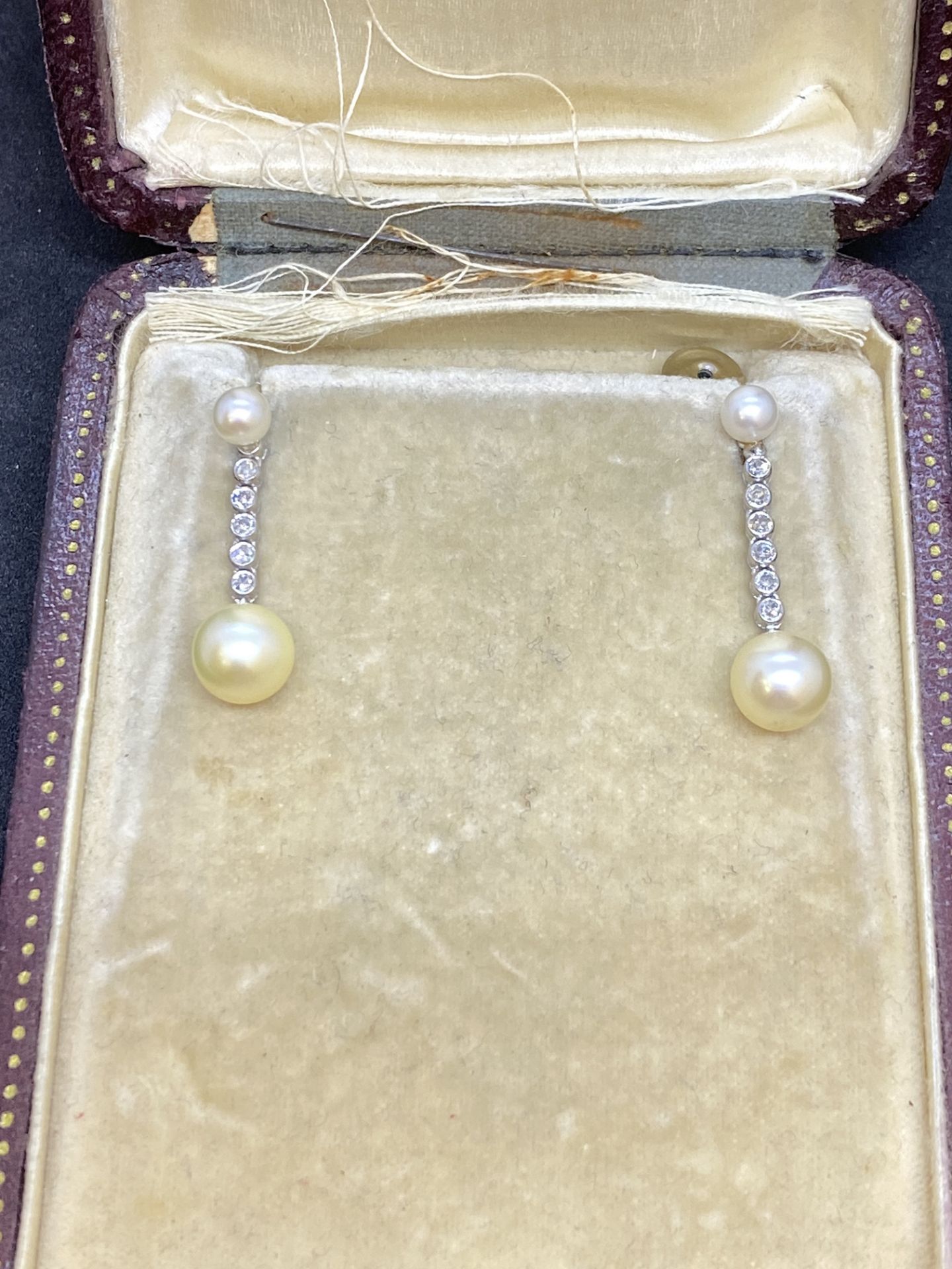 18ct GOLD DIAMOND & PEARL DROP EARRINGS