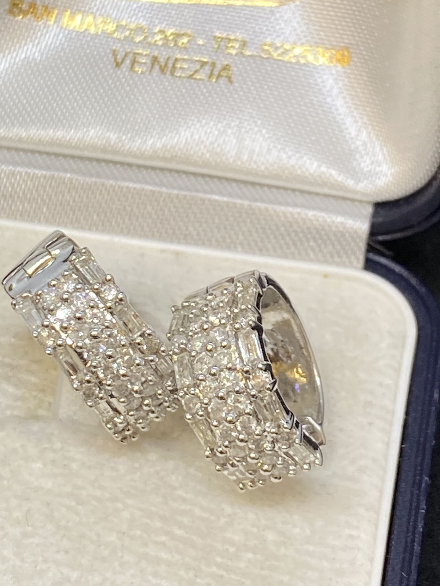 9ct GOLD 1.00ct DIAMOND SET EARRINGS - 5.5 GRAMS - Image 2 of 3