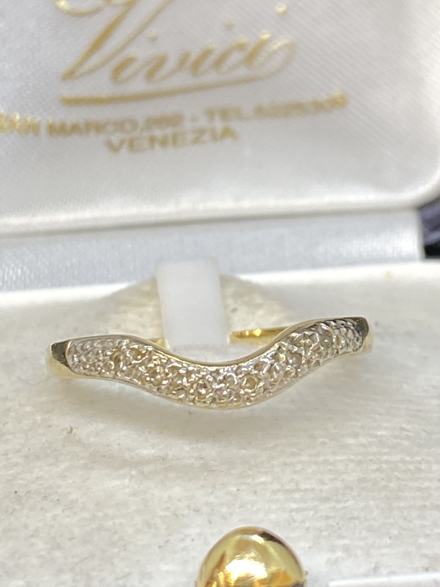 9ct GOLD DIAMOND SET WISHBONE RING