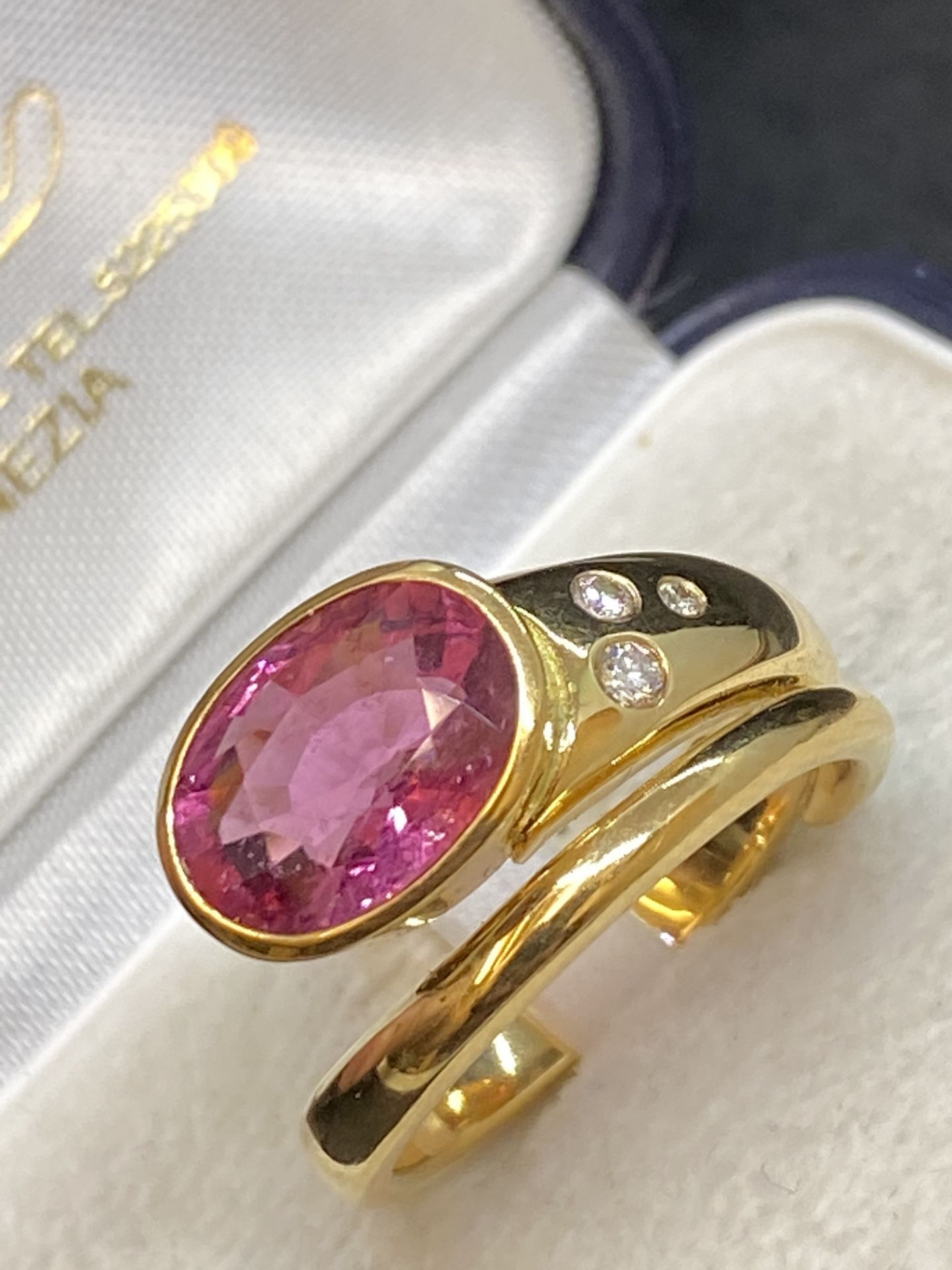 18ct YELLOW GOLD 3.00ct PINK TOPAZ & DIAMOND SET RING - 9 GRAMS - Image 5 of 6