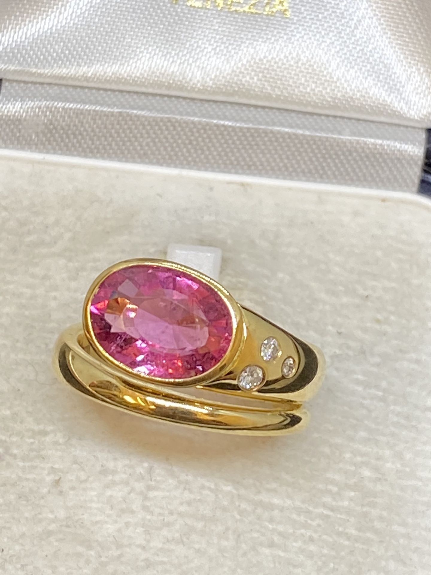 18ct YELLOW GOLD 3.00ct PINK TOPAZ & DIAMOND SET RING - 9 GRAMS - Image 2 of 6