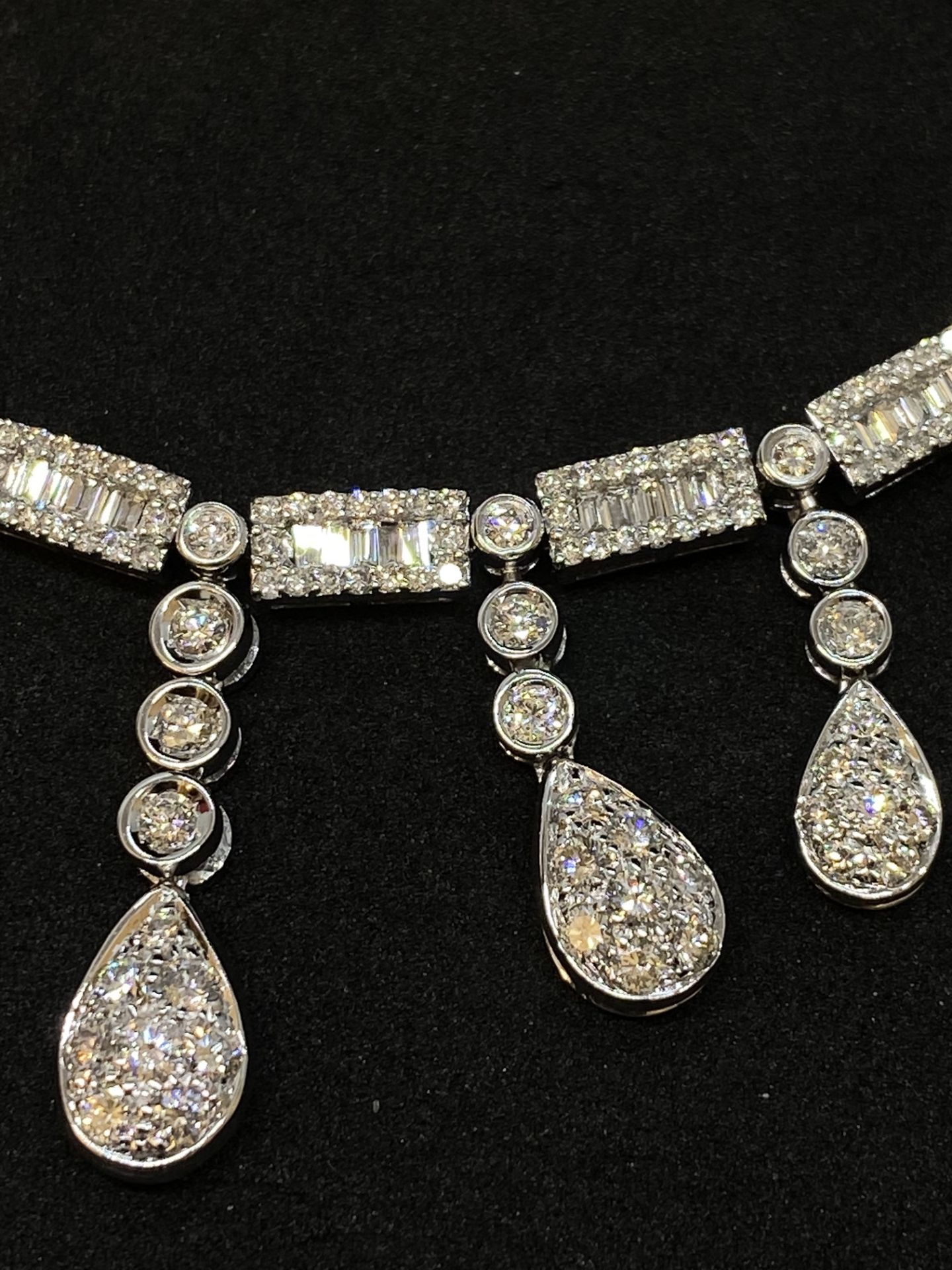 18ct GOLD APPROX 10.00ct DIAMOND NECKLACE - G/VS-SI DIAMONDS - 34 GRAMS - Image 2 of 4