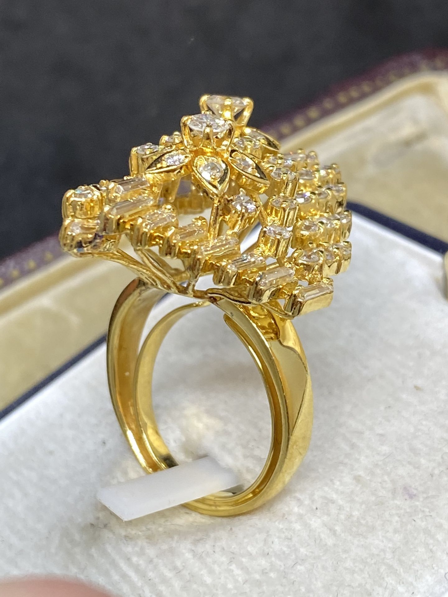 18ct GOLD 2.50ct G/VS-SI DIAMOND RING - 11 GRAM - Image 5 of 7