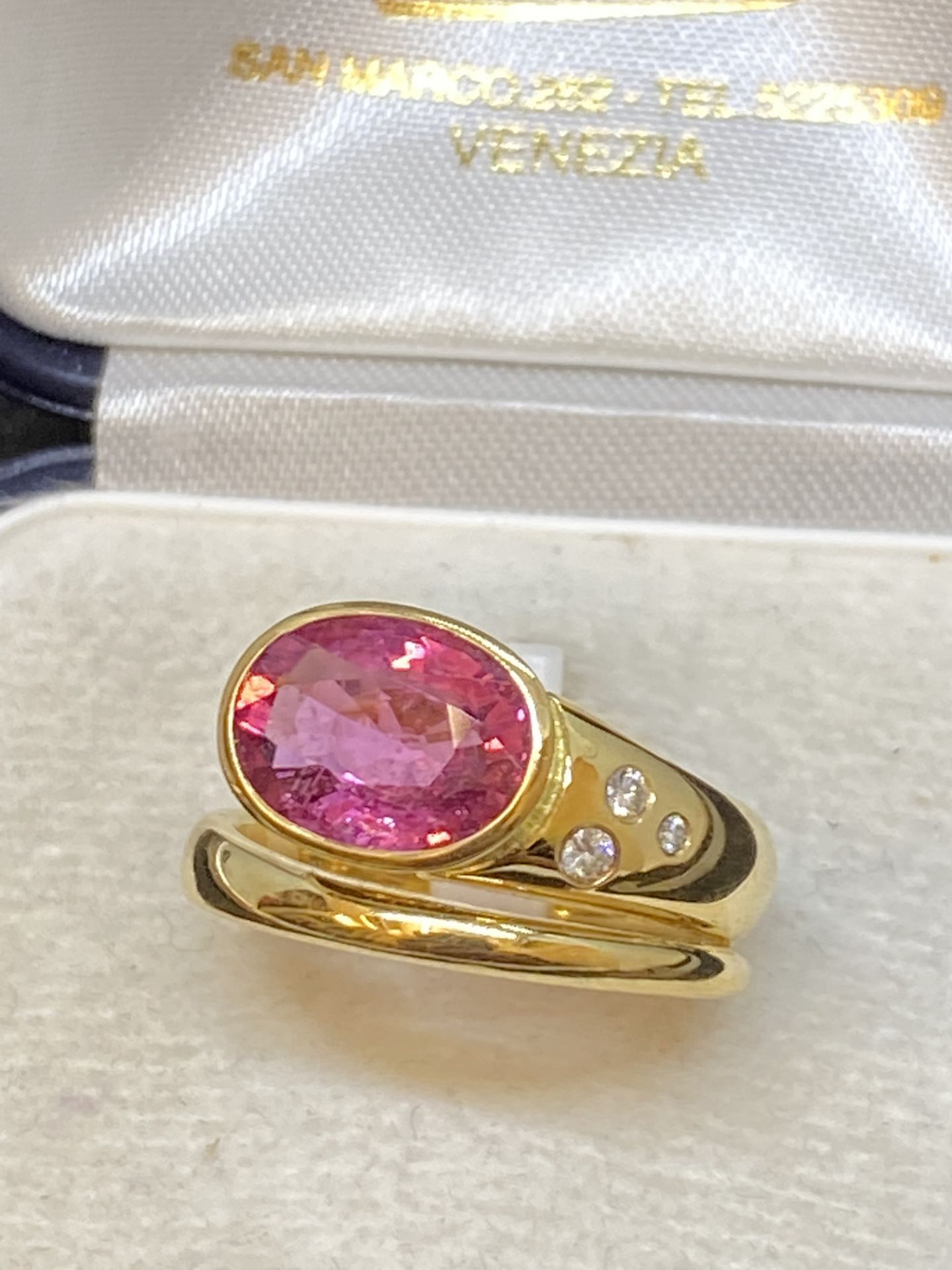 18ct YELLOW GOLD 3.00ct PINK TOPAZ & DIAMOND SET RING - 9 GRAMS