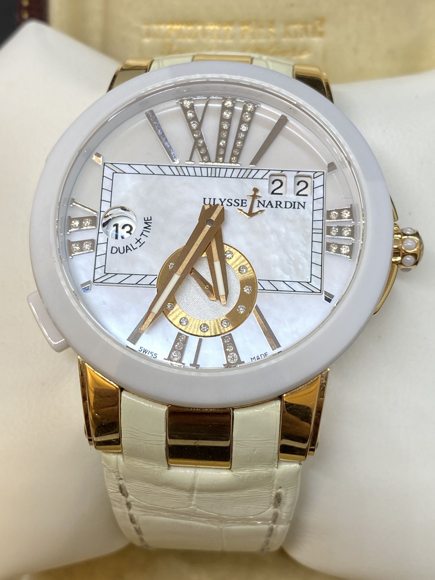 ULYSEE NARDIN 246-10 18ct GOLD DIAMOND LADIES DUAL TIME WATCH - WITH PAPERS - Image 3 of 17