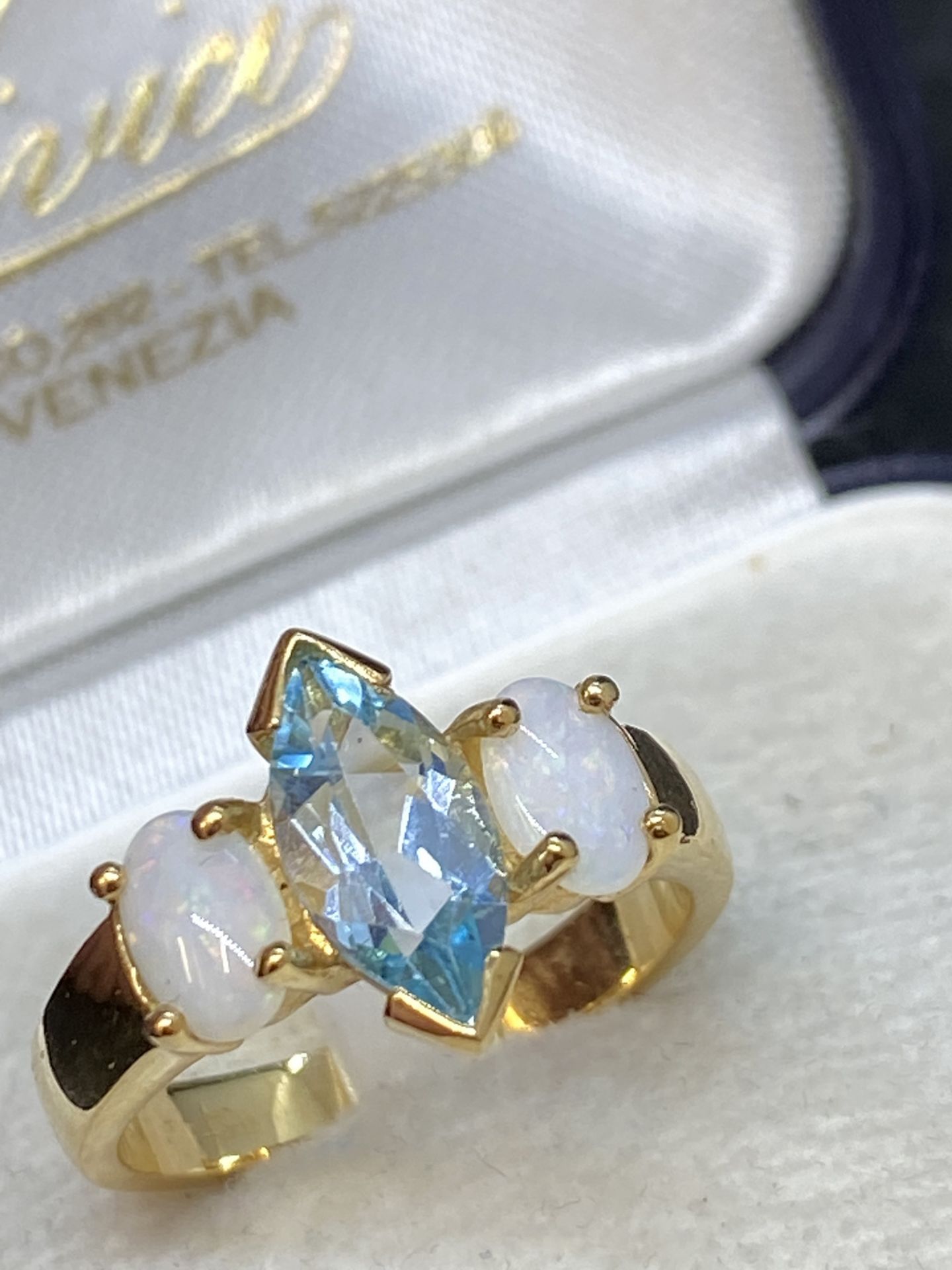 14ct GOLD OPAL & BLUE TOPAZ SET RING