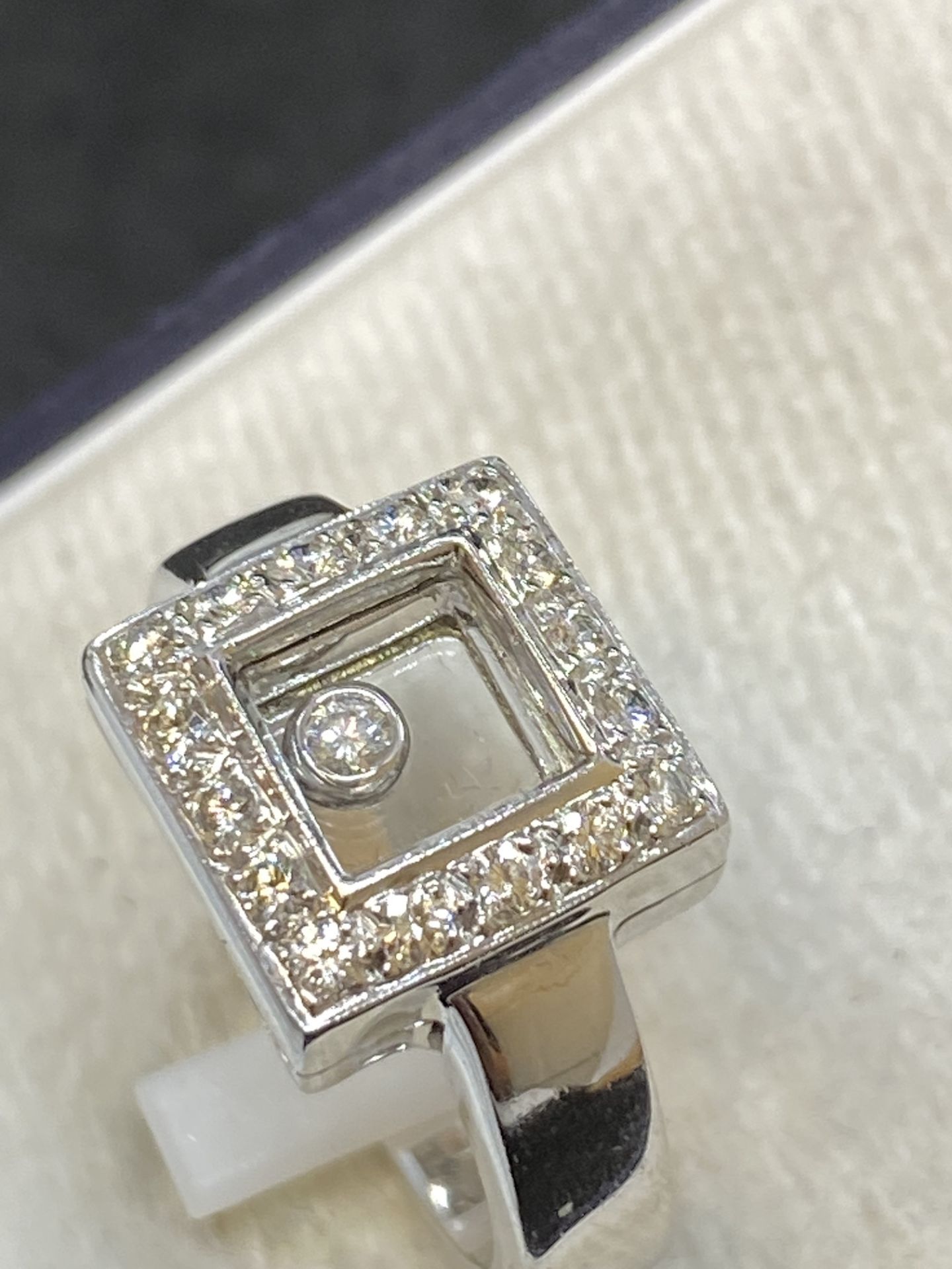 18ct GOLD 0.50ct H/VS DIAMOND CHOPARD STYLE RING - 14 GRAMS - Image 2 of 4