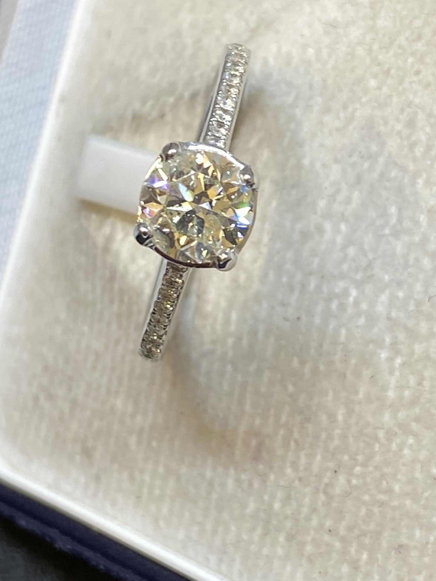 18ct GOLD 1.07ct H/SI1 DIAMOND SOLITAIRE RING - Image 4 of 9