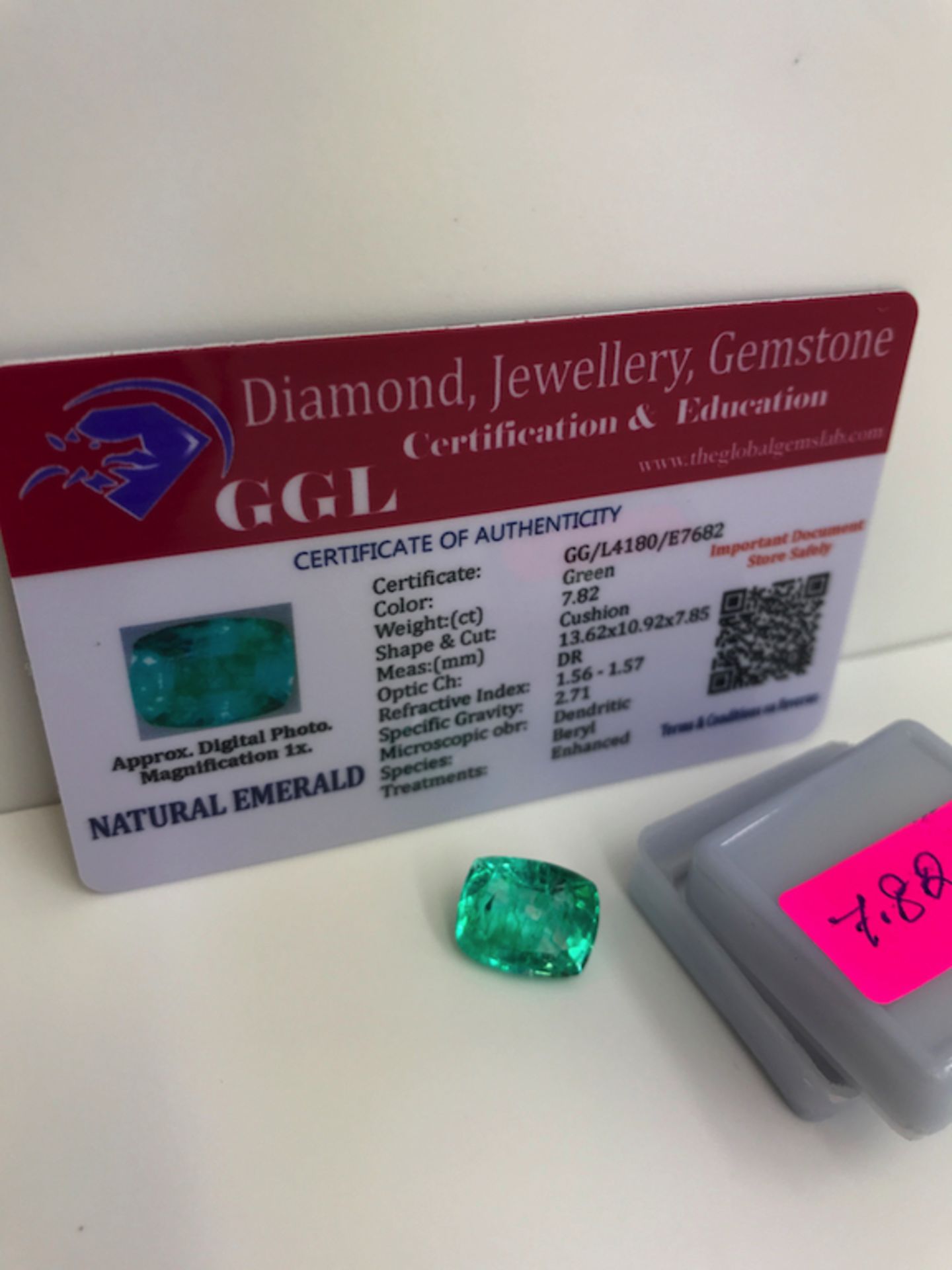 GREEN STONE WITH CARD MARKED EMERALD - Image 2 of 3