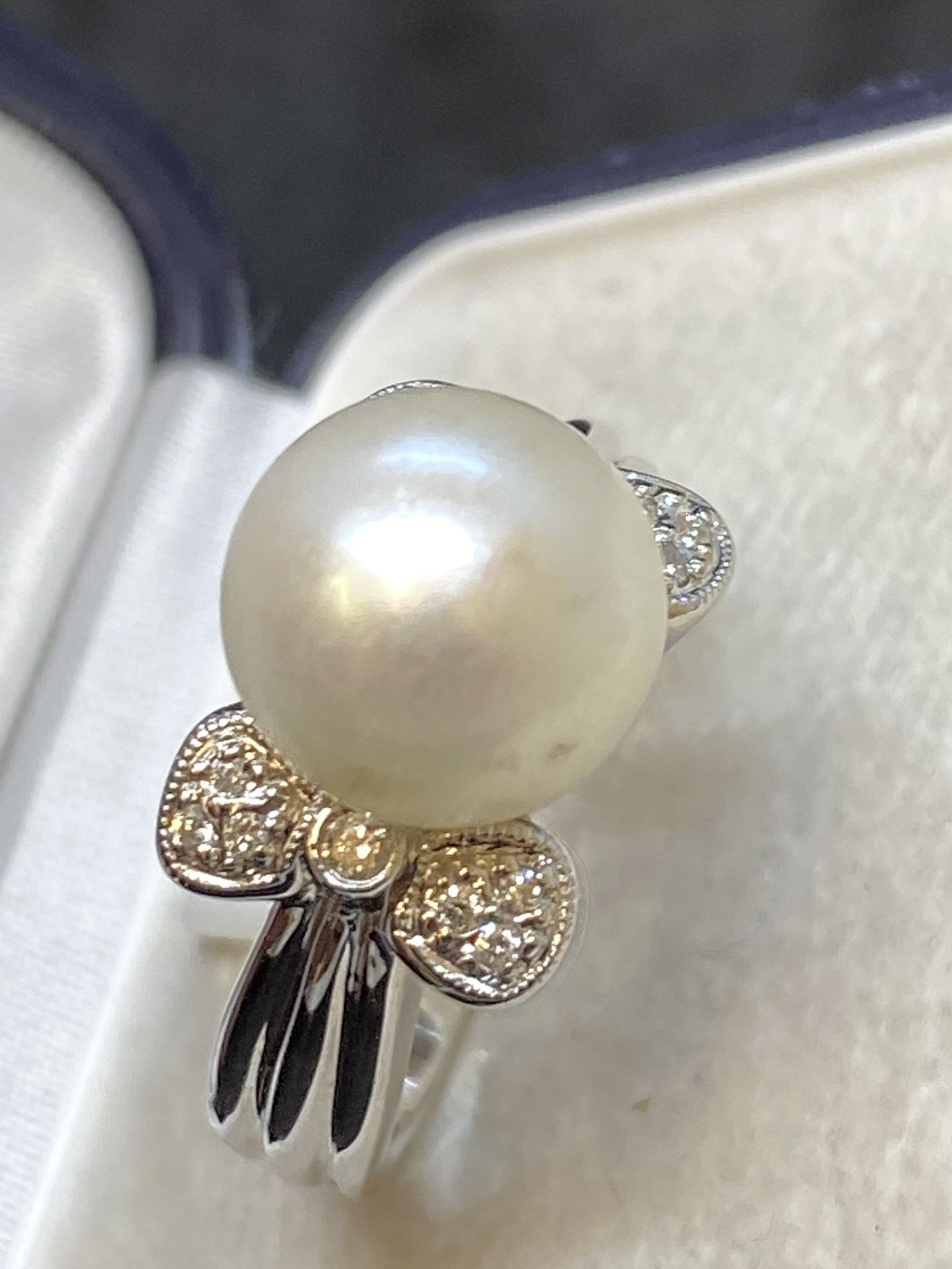 18ct GOLD PEARL & DIAMOND SET RING - 7 GRAMS