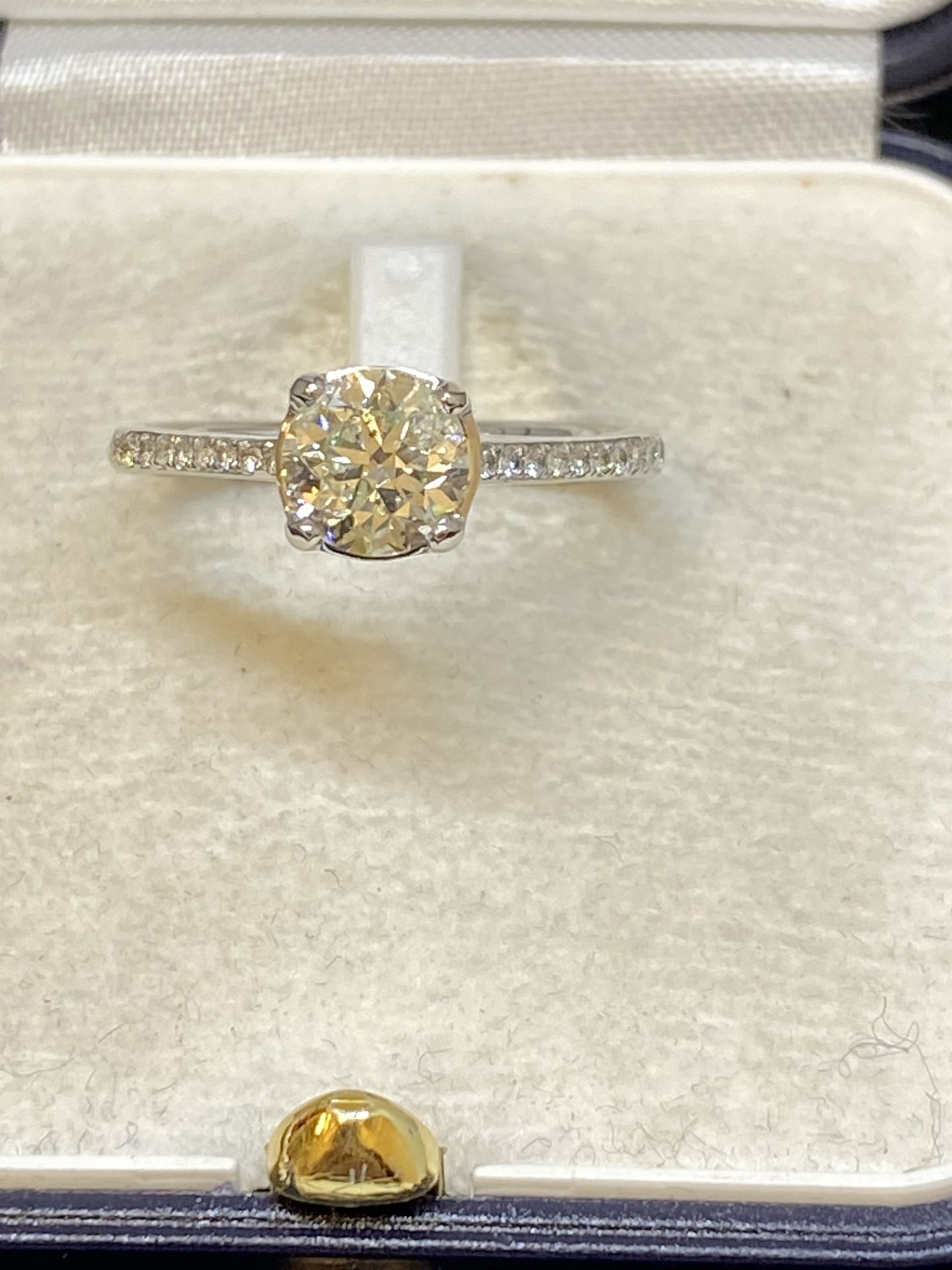 18ct GOLD 1.07ct H/SI1 DIAMOND SOLITAIRE RING - Image 3 of 9