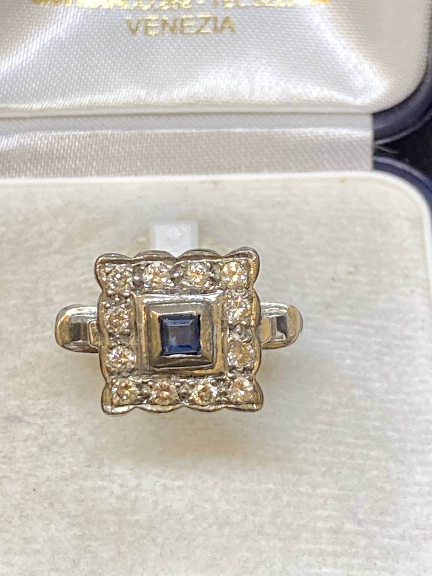 18ct GOLD SAPPHIRE & 0.50ct DIAMOND SET RING - 4.7 GRAMS - Image 2 of 3