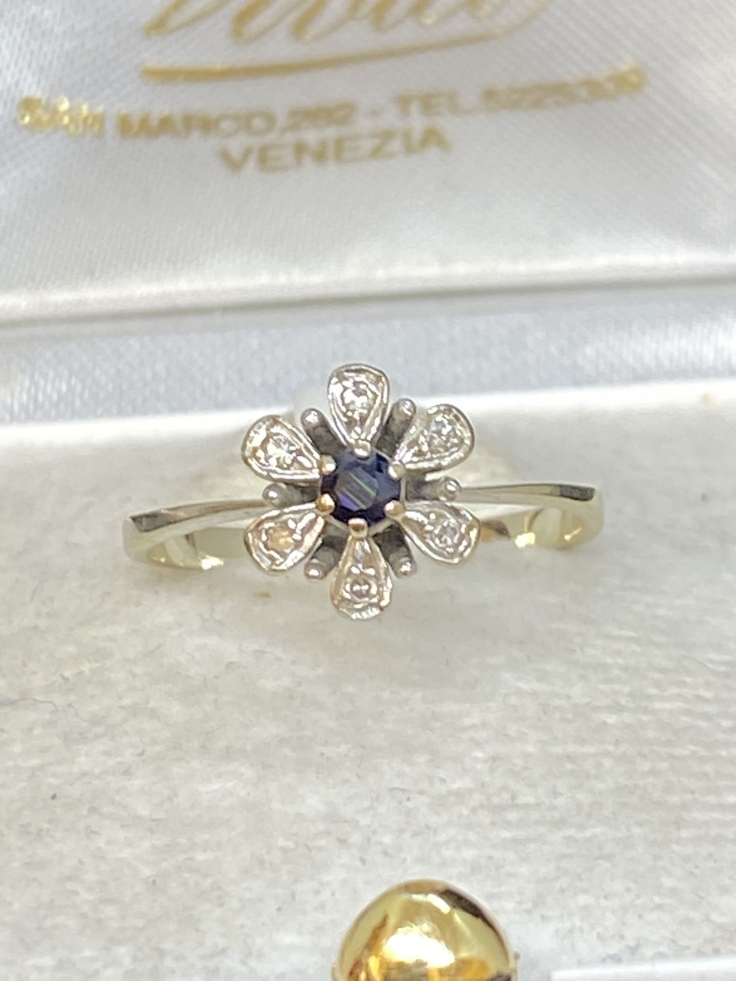 18ct GOLD SAPPHIRE & DIAMOND SET RING