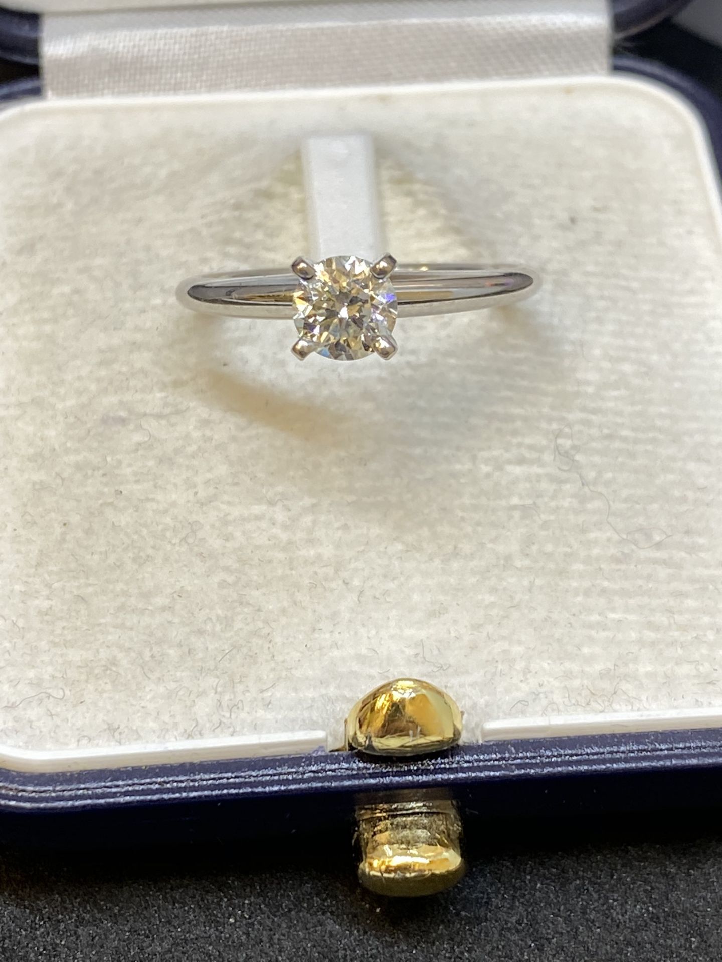 14ct GOLD 0.56ct H/SII/VG DIAMOND RING - Image 2 of 7