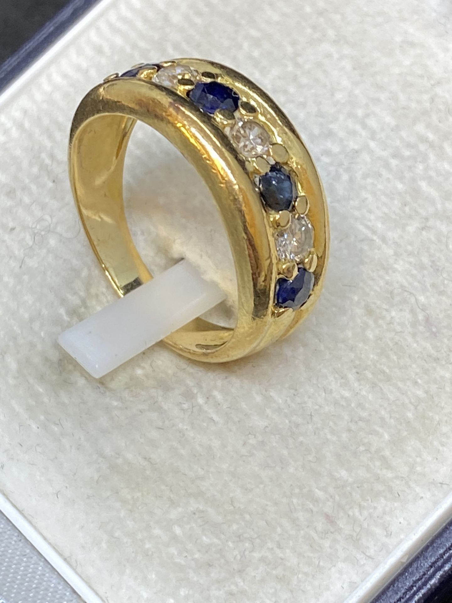 18ct GOLD SAPPHIRE & DIAMOND SET RING - 5 GRAMS - Image 3 of 5