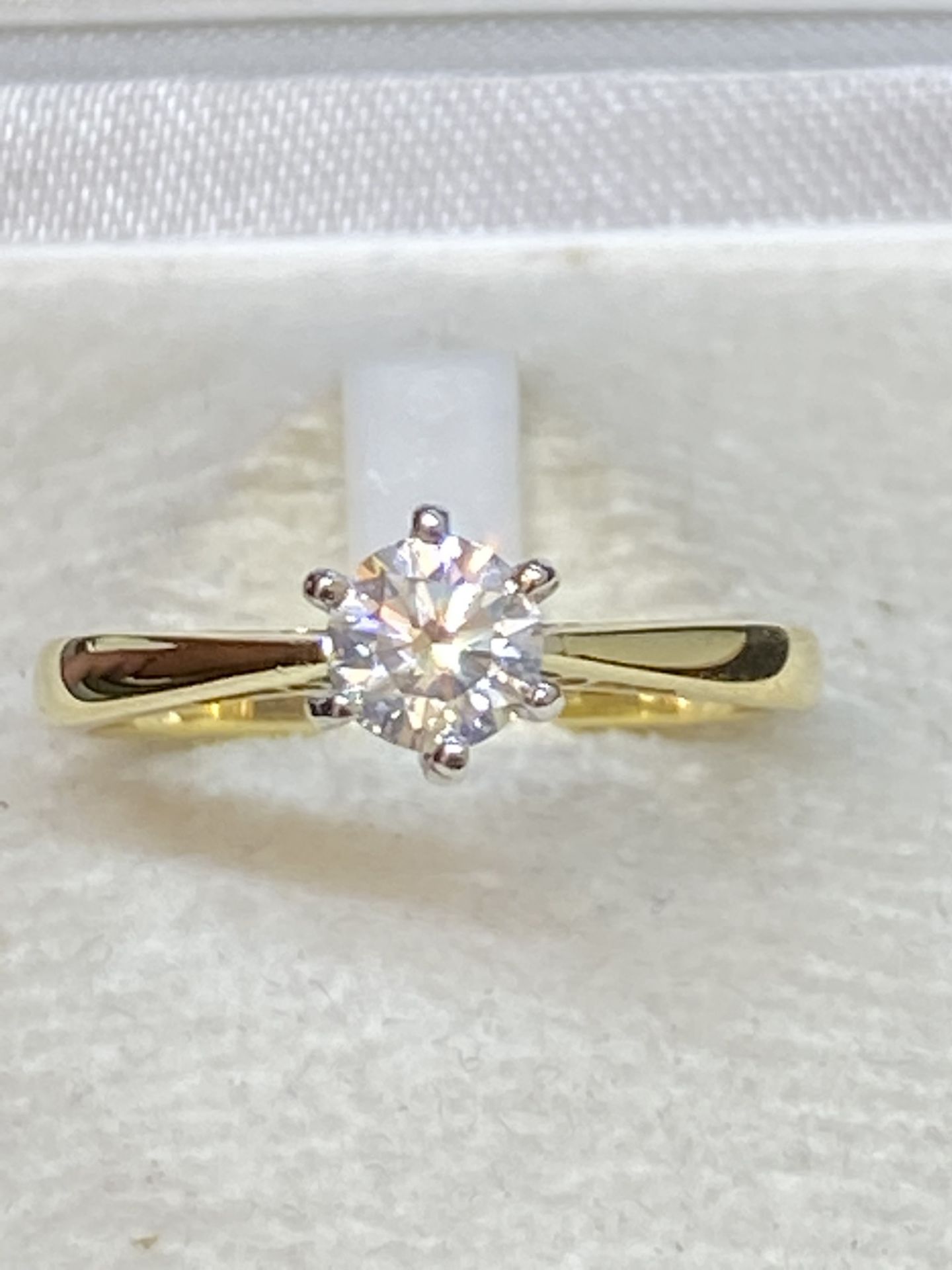 18ct GOLD 0.45ct G/VS DIAMOND SOLITAIRE RING - Image 3 of 5