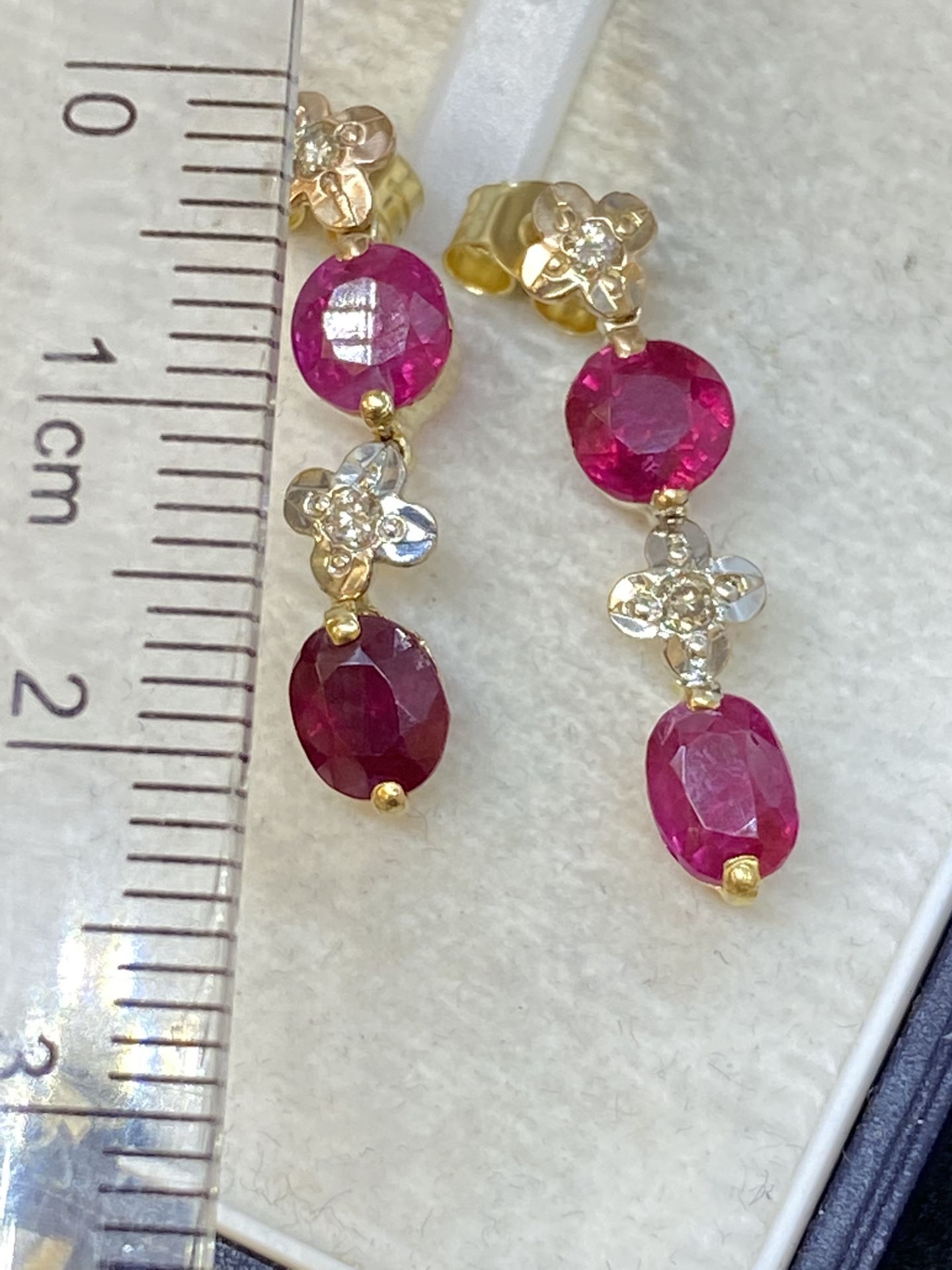 18ct GOLD 2.50ct RUBY & DIAMOND SET EARRINGS - Image 3 of 3