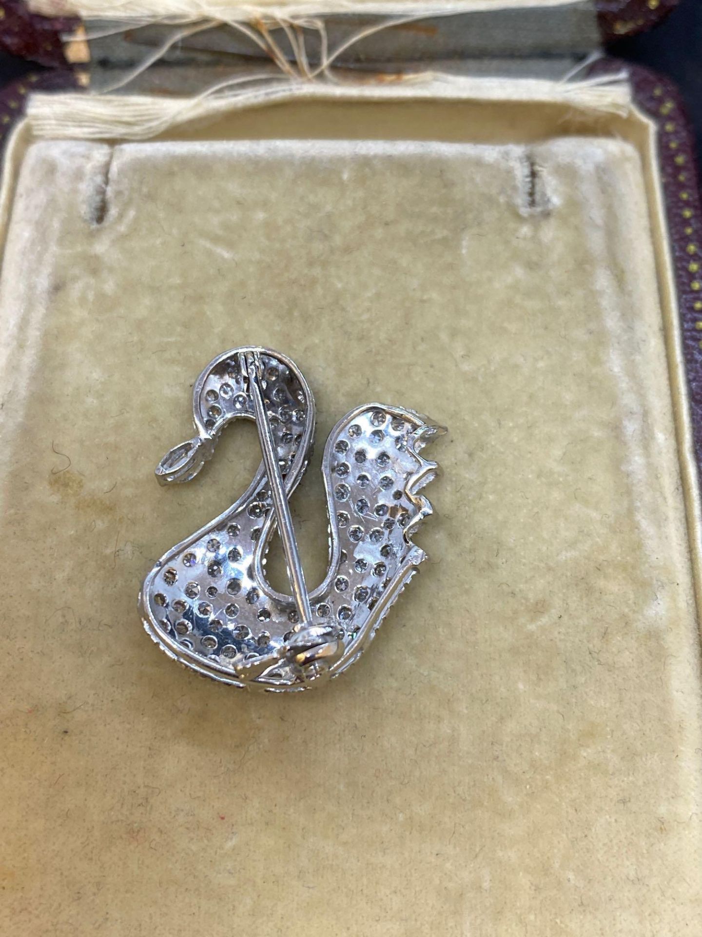 Fine 18ct White Gold Swan 2.50ct Diamond Set Pendant - 6.3 Grams - Image 3 of 4