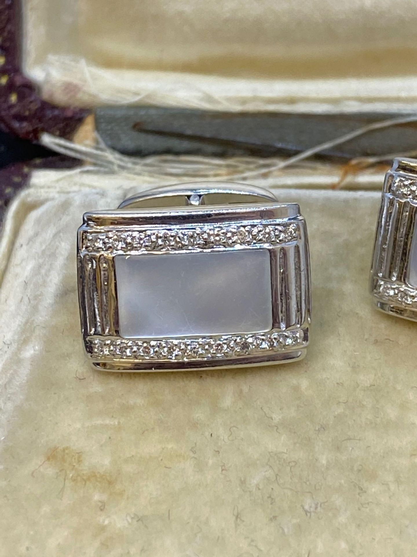 18ct Gold Diamond & another of Pearl Cufflinks - 11.8 grams - Image 2 of 3