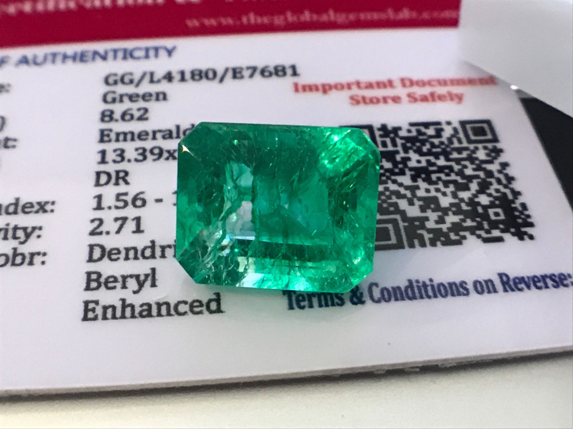 GREEN STONE WITH CARD MARKED EMERALD - Image 2 of 3