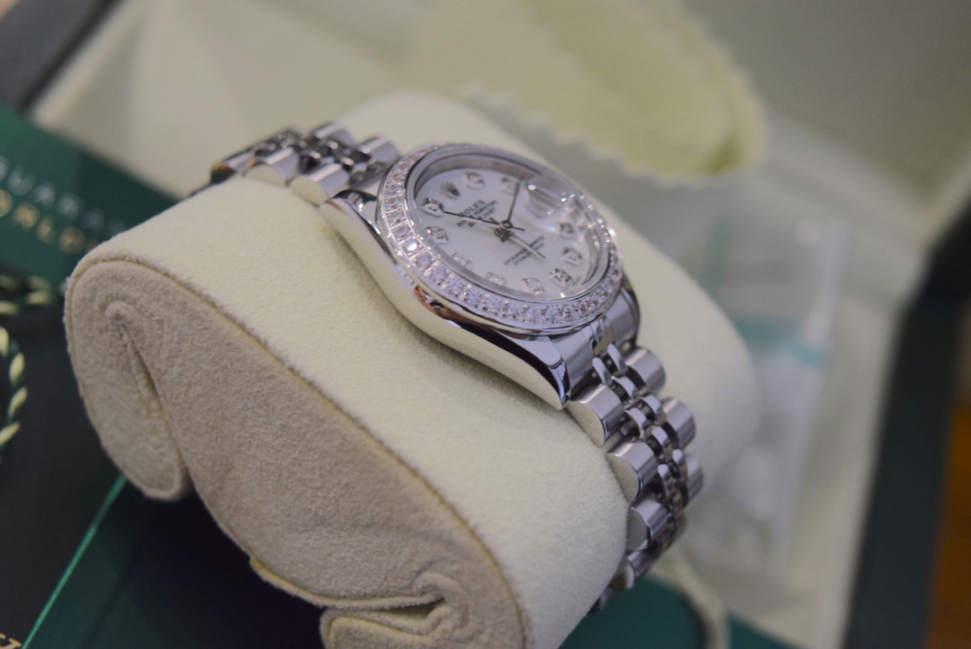 Rolex 'Datejust' - Stainless Steel Oyster Perpetual - White 'Pearl' Diamond Dial *FULL SET* - Image 6 of 10