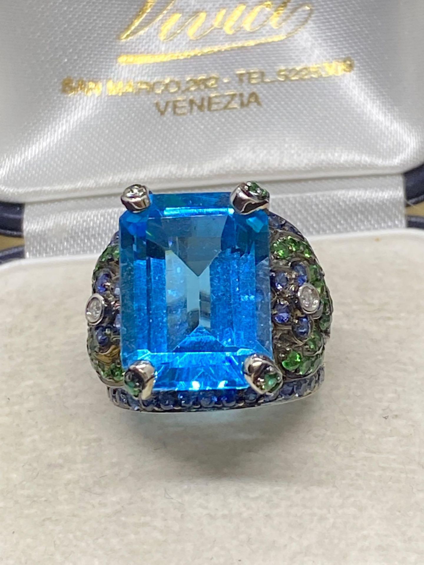 Fine 18ct Gold 10.00ct AA Blue Topaz with Sapphires, Diamonds etc - 11 Grams