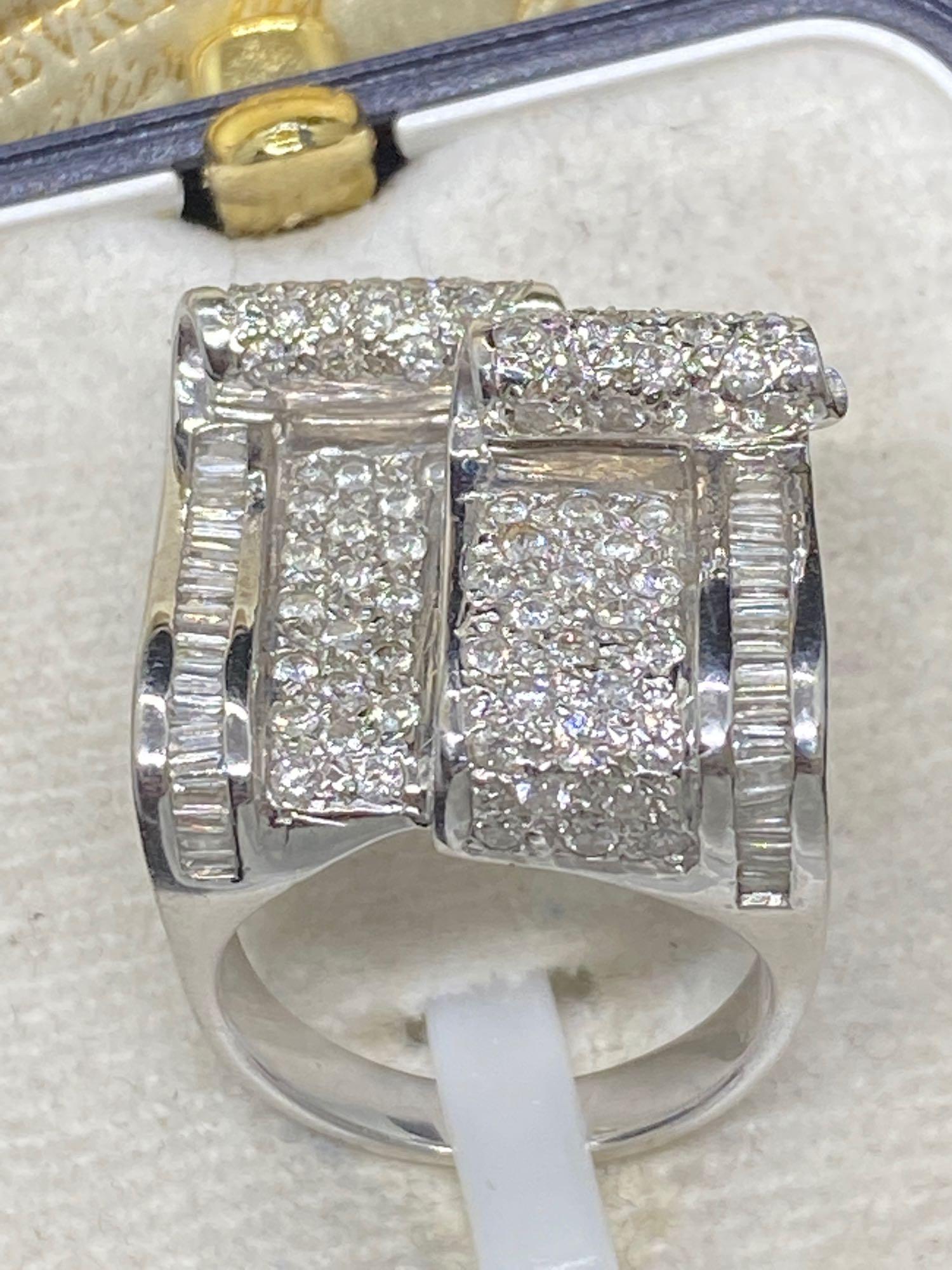 Very Unusual 18ct White Gold Ring Set with 2 Diamond Encrusted Scrolls, 3.00cts of Diamonds which - Image 5 of 7