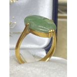 18ct GOLD JADE SET RING - 4.5 GRAMS