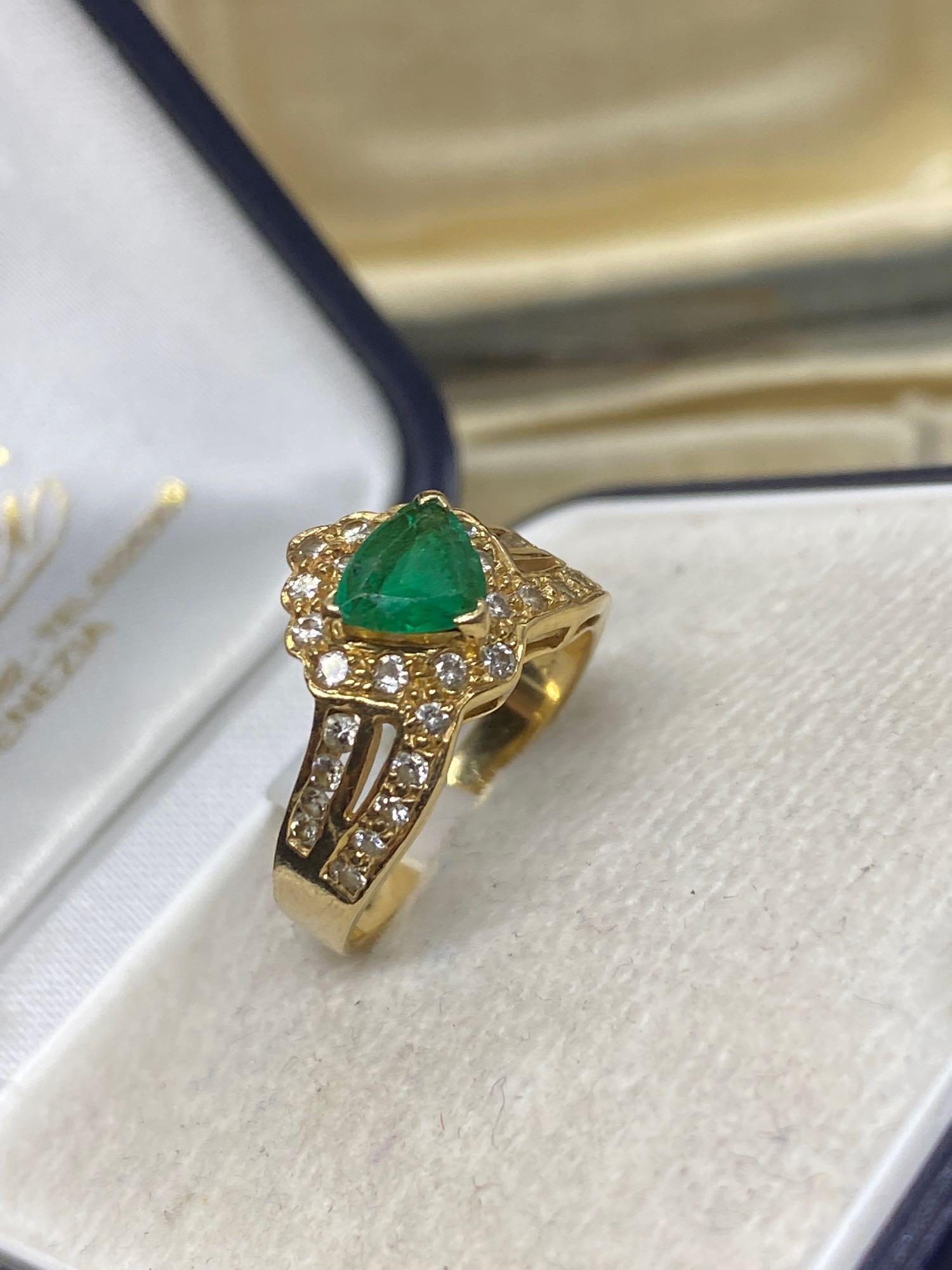 18ct Gold 0.80ct Emerald & 0.50ct Diamond Ring - 3.4 Grams - Image 2 of 3