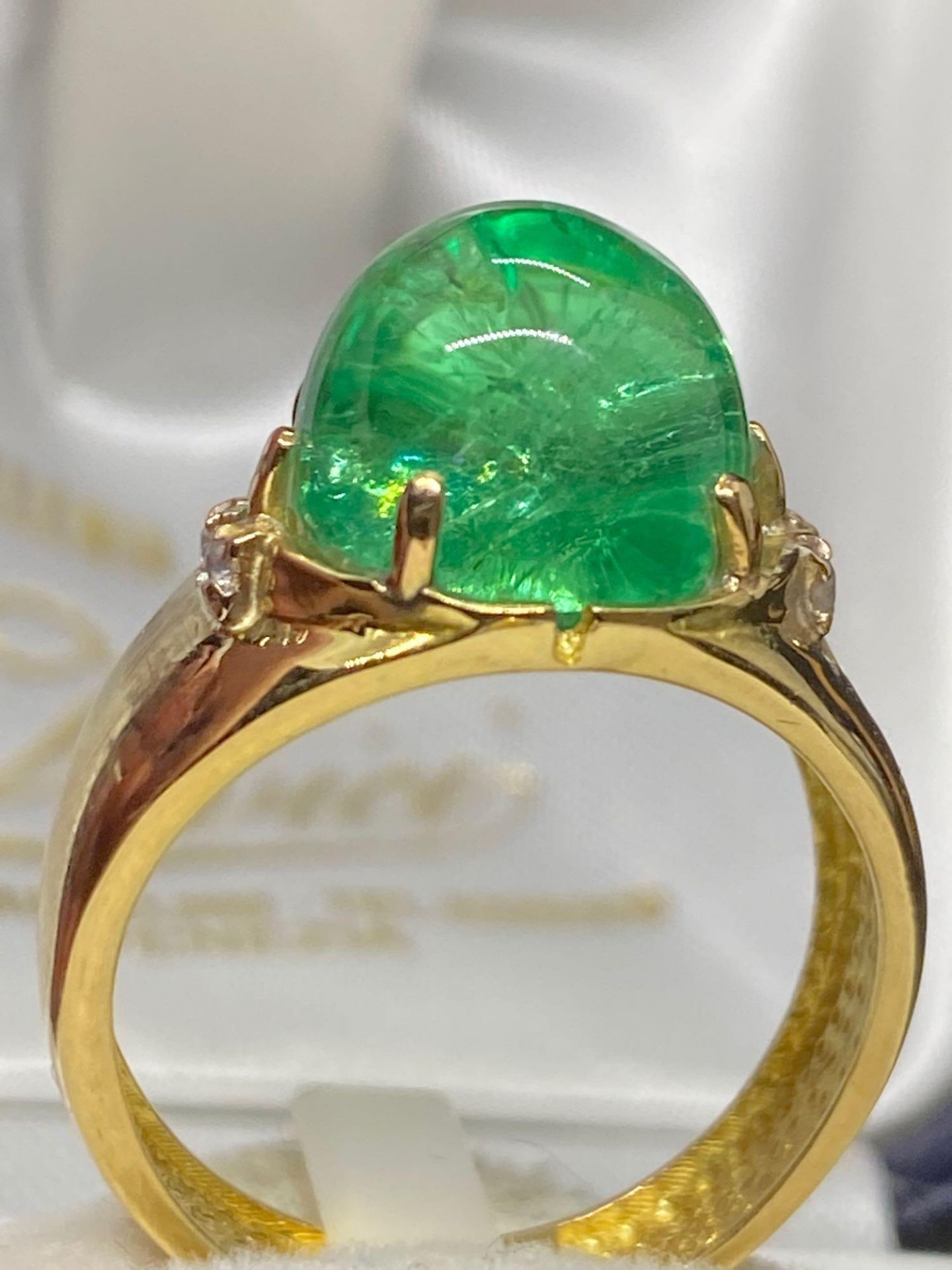 18ct Gold Approx 7.00ct Emerald set Ring - Image 4 of 5