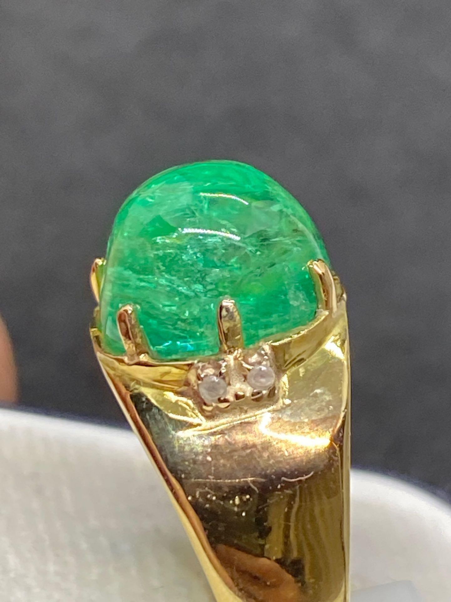 18ct Gold Approx 7.00ct Emerald set Ring - Image 3 of 5