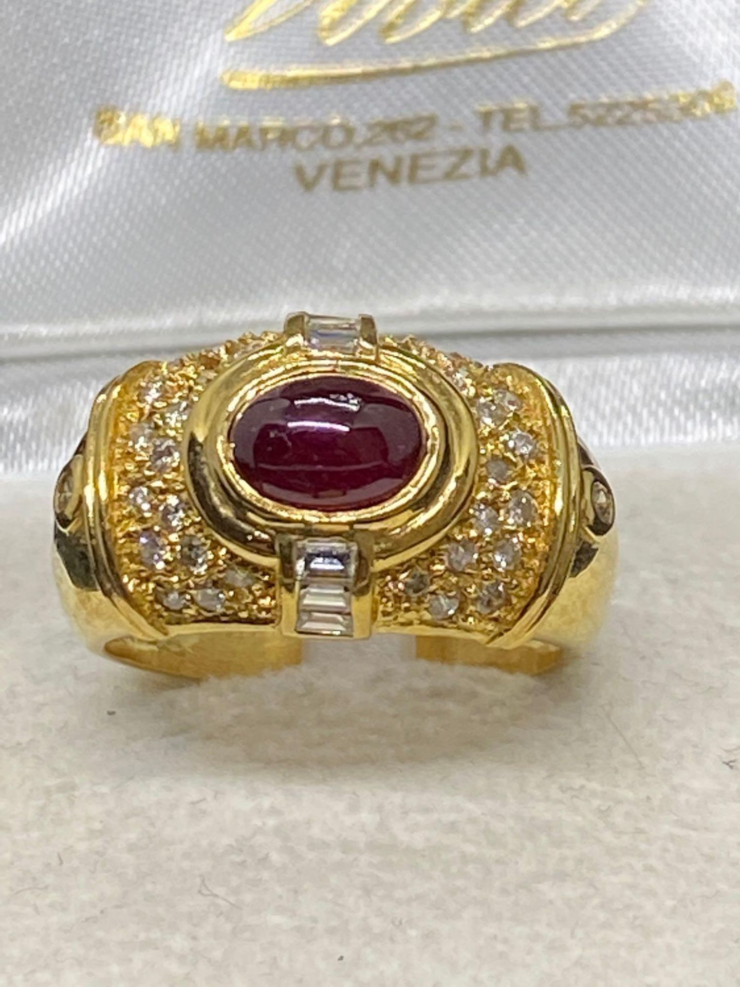 18ct Gold 1.00ct Cabochon Ruby & 1.00ct Diamond Ring - 8.3 Grams