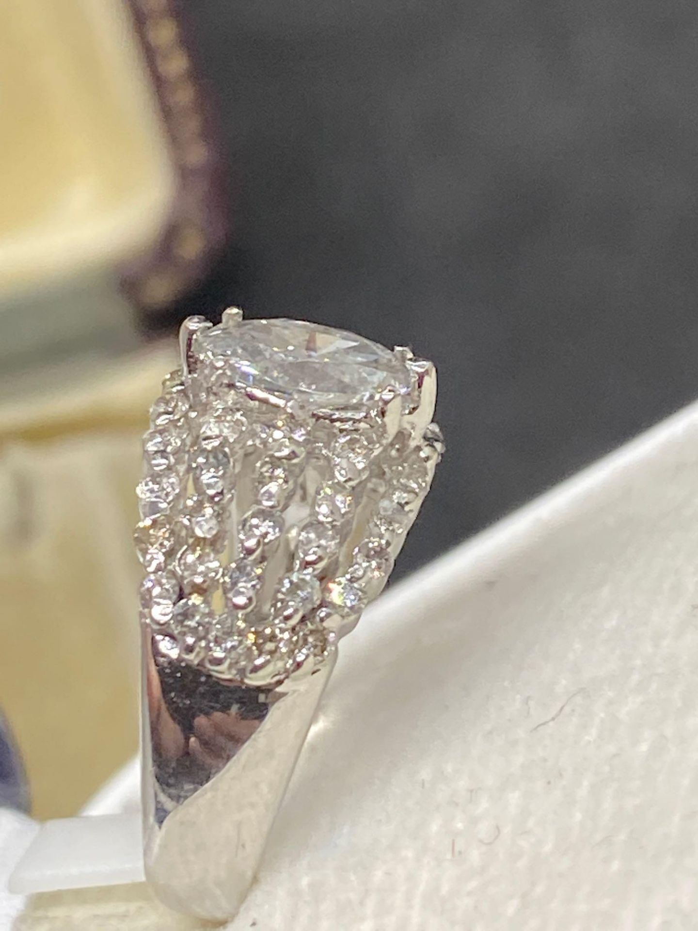 18ct Gold 1.50ct Diamond Ring (Centre Diamond Approx 0.90ct) H/SI/-I1 - Image 3 of 4