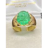 18ct Gold Approx 7.00ct Emerald set Ring