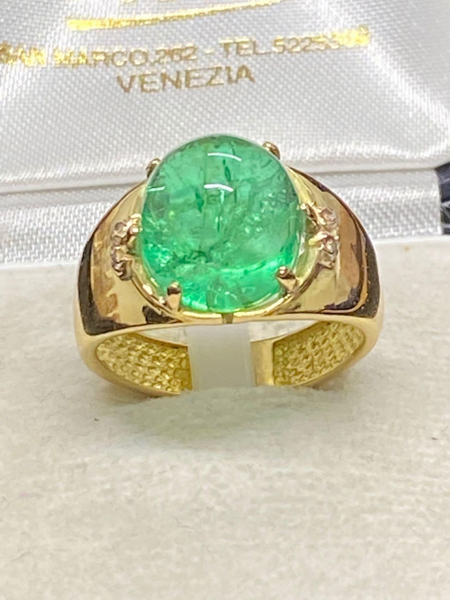 18ct Gold Approx 7.00ct Emerald set Ring