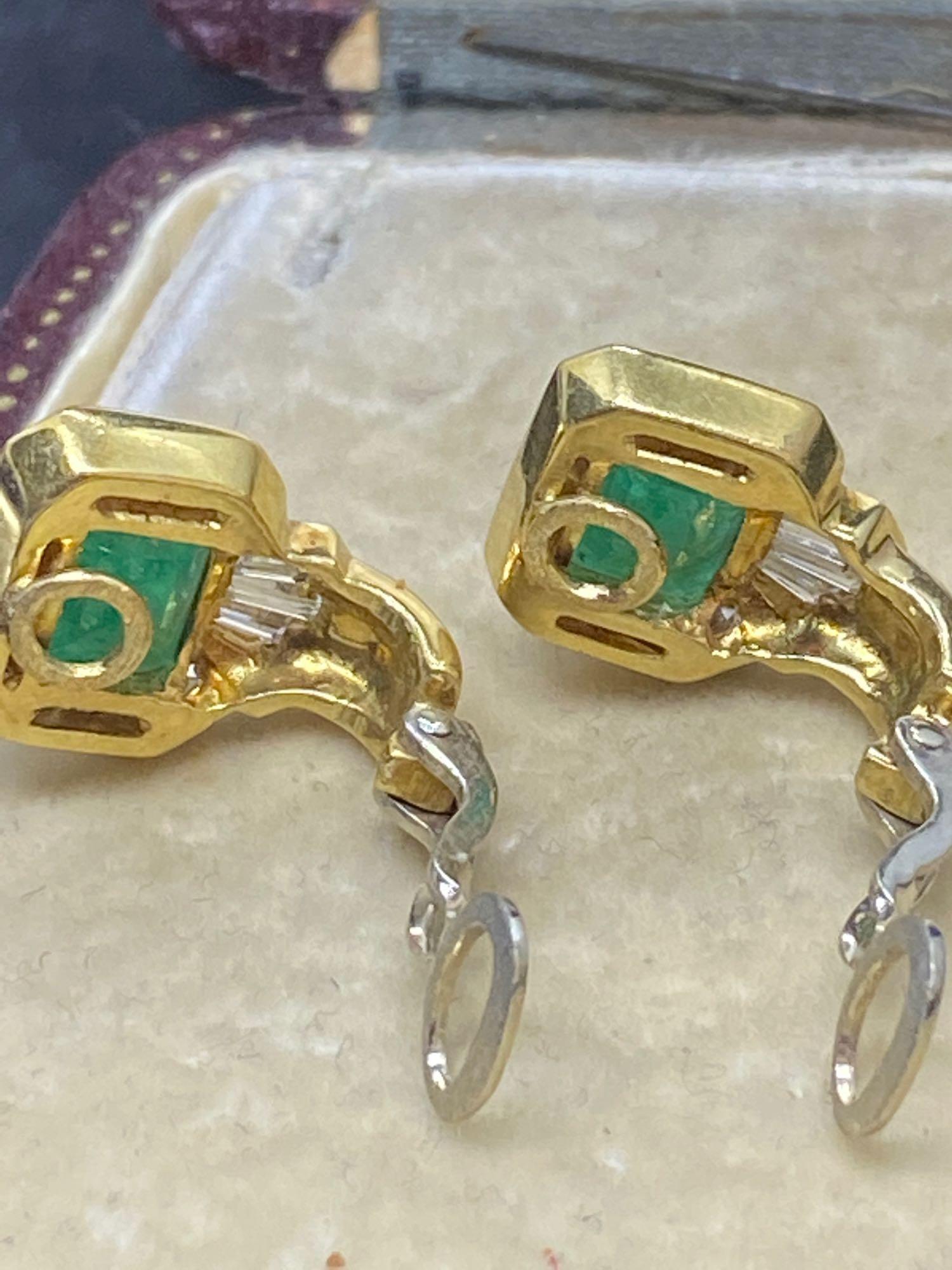 Fine 5.60ct Emerald & 1.80ct G-H/VS Diamond Earrings Set in 18ct Yellow Gold - 11 Grams - Image 3 of 3