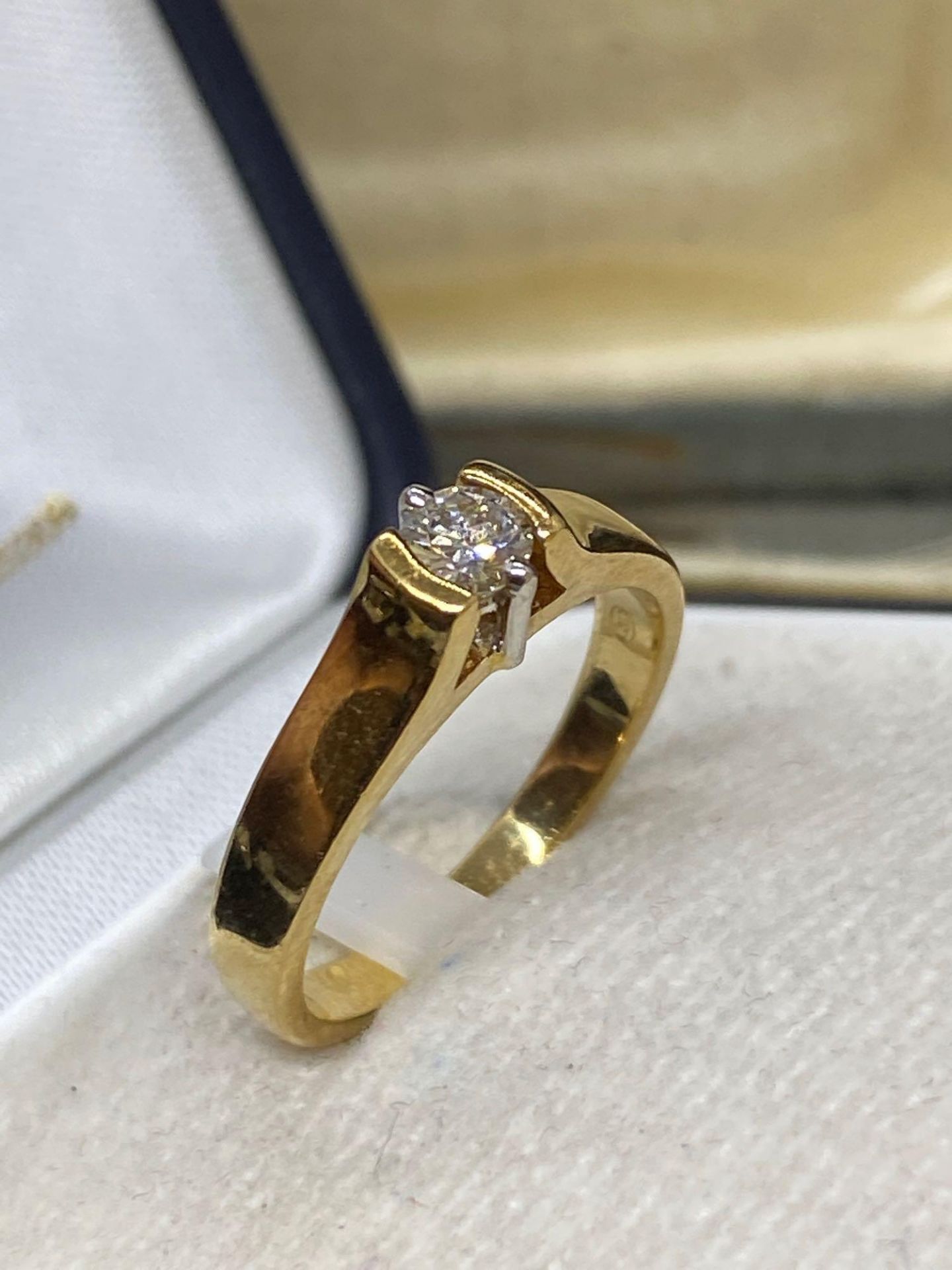 18ct Gold 0.35ct G/VS Diamond Solitaire Ring - Image 3 of 3