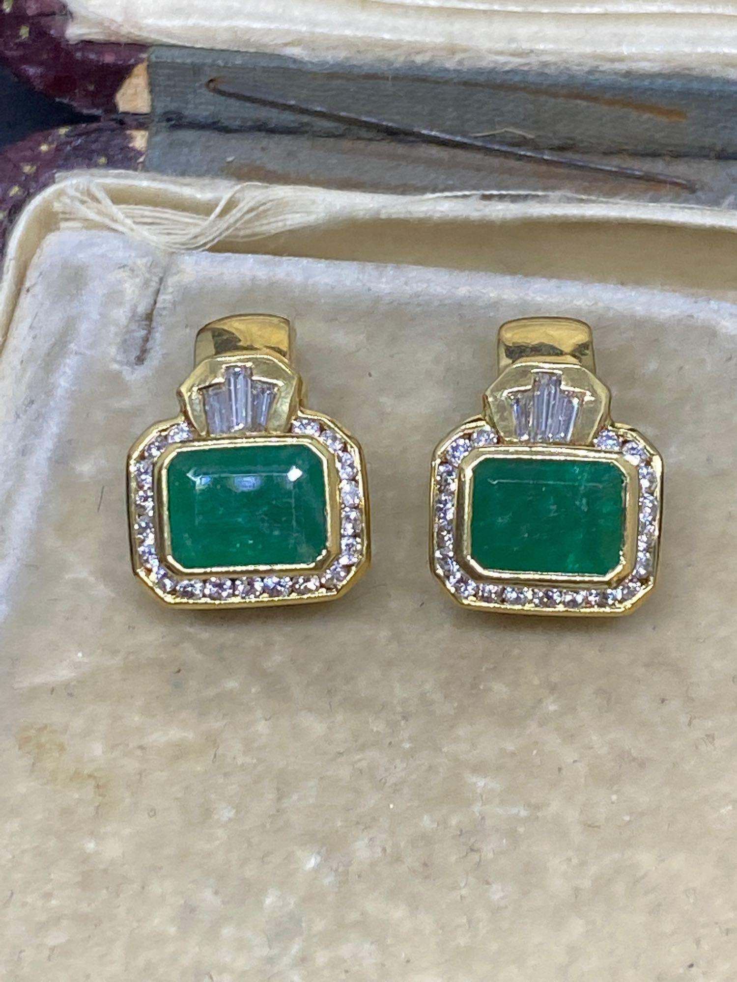 Fine 5.60ct Emerald & 1.80ct G-H/VS Diamond Earrings Set in 18ct Yellow Gold - 11 Grams