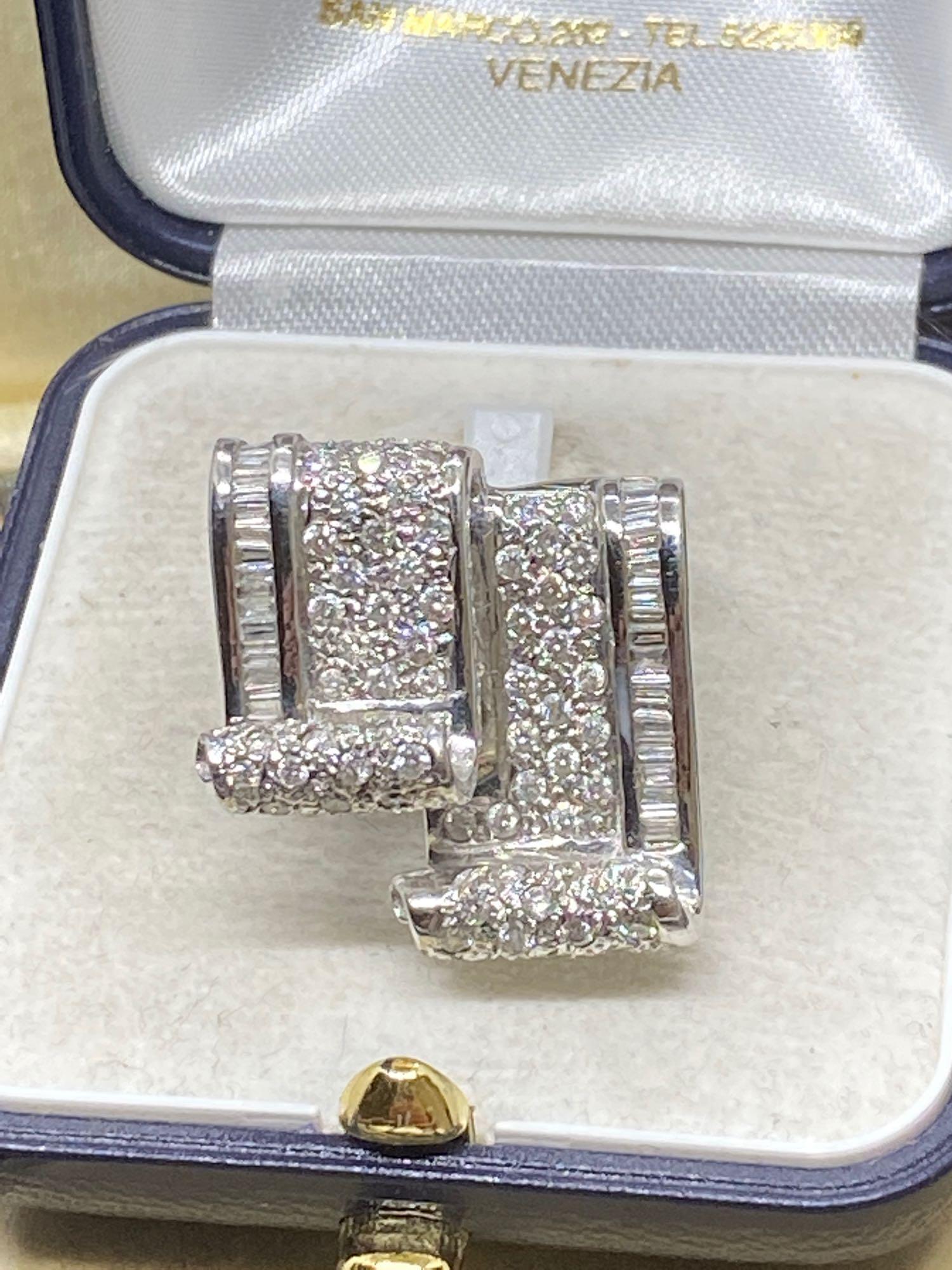 Very Unusual 18ct White Gold Ring Set with 2 Diamond Encrusted Scrolls, 3.00cts of Diamonds which