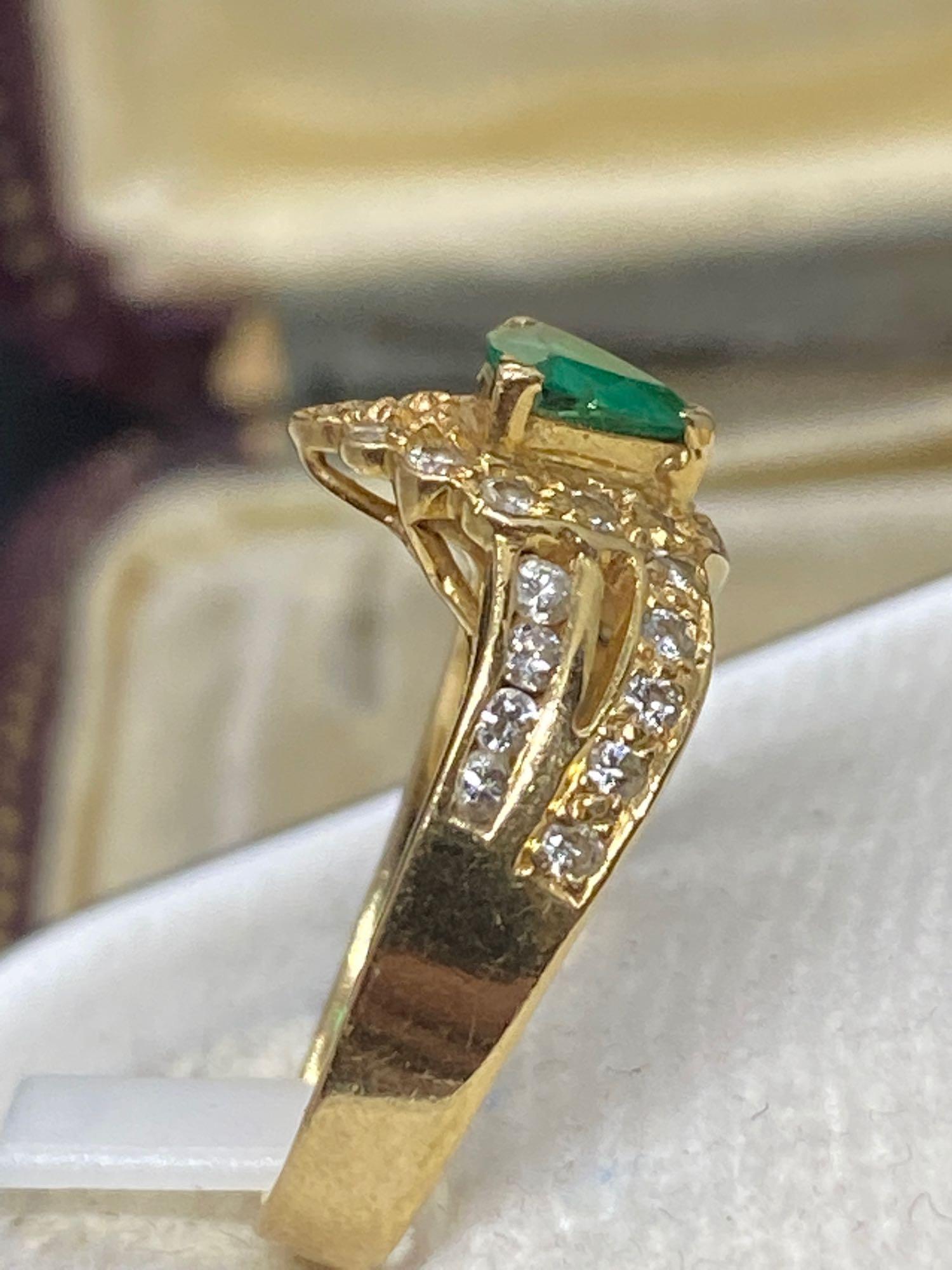 18ct Gold 0.80ct Emerald & 0.50ct Diamond Ring - 3.4 Grams - Image 3 of 3