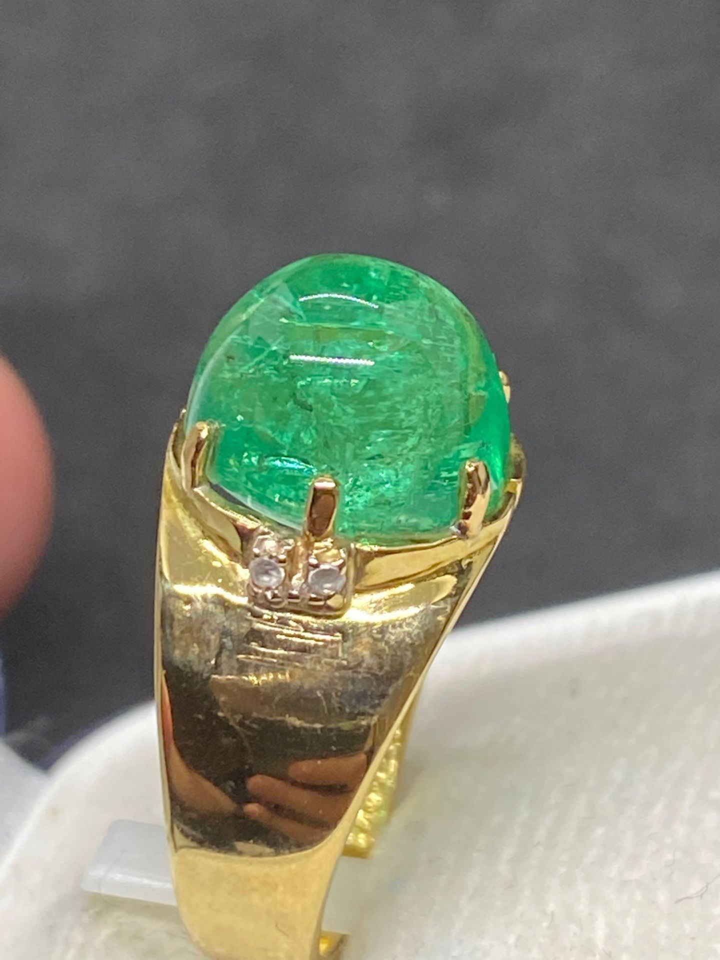18ct Gold Approx 7.00ct Emerald set Ring - Image 2 of 5