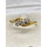 18ct Gold 3 Stone Diamond Ring - G/H-SI Diamonds - 4 Grams